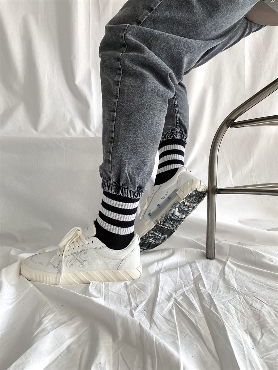 STD Beyaz Çizgili Siyah Uzun Çorap