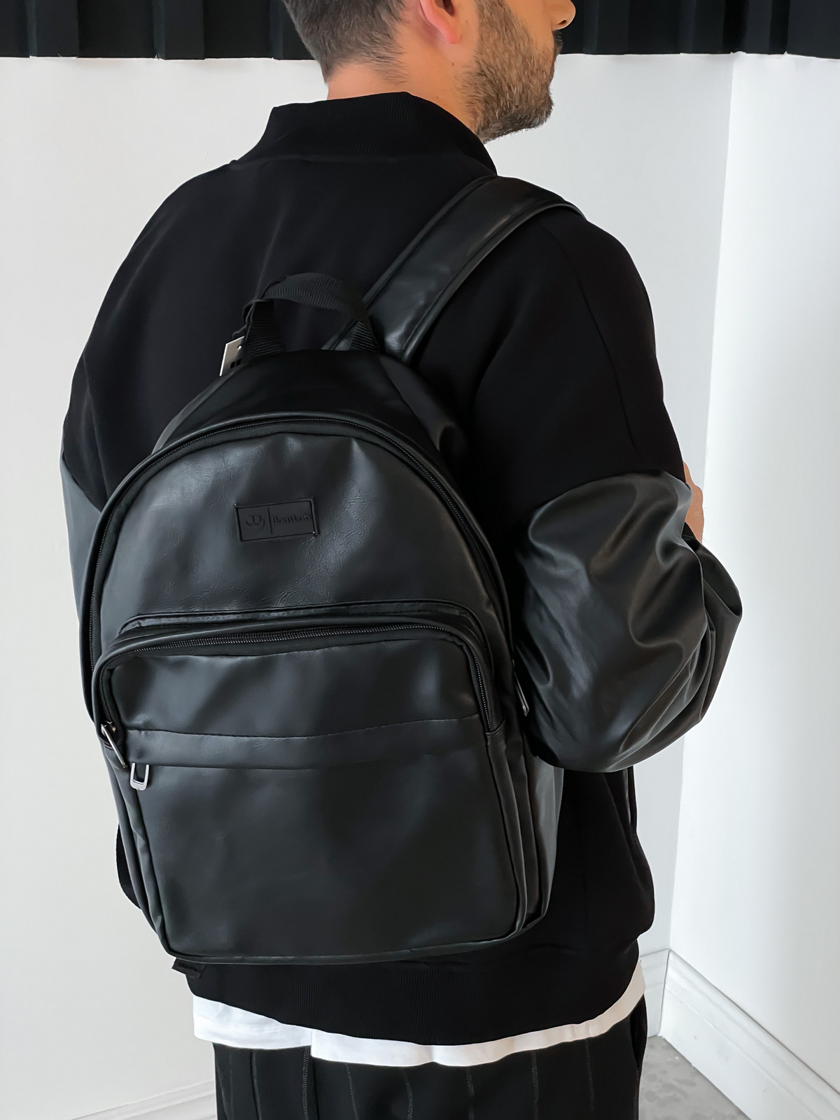 Siyah Deri Sırt Çantası