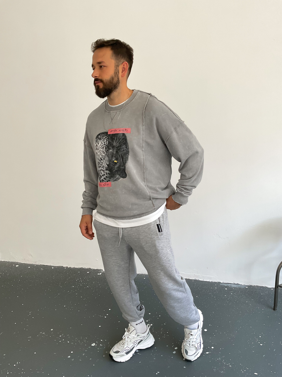 Gri Parçalı Yıkamalı Leopar Sweat BLA-005