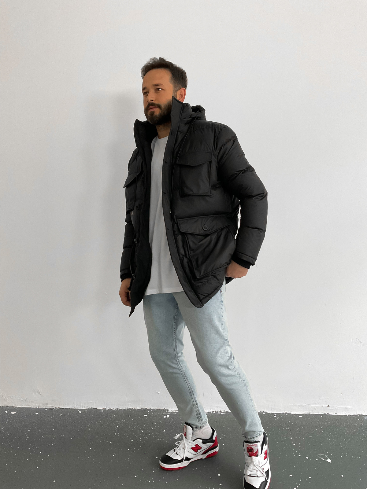 Siyah Kapüşonlu Cepli Mont V-641