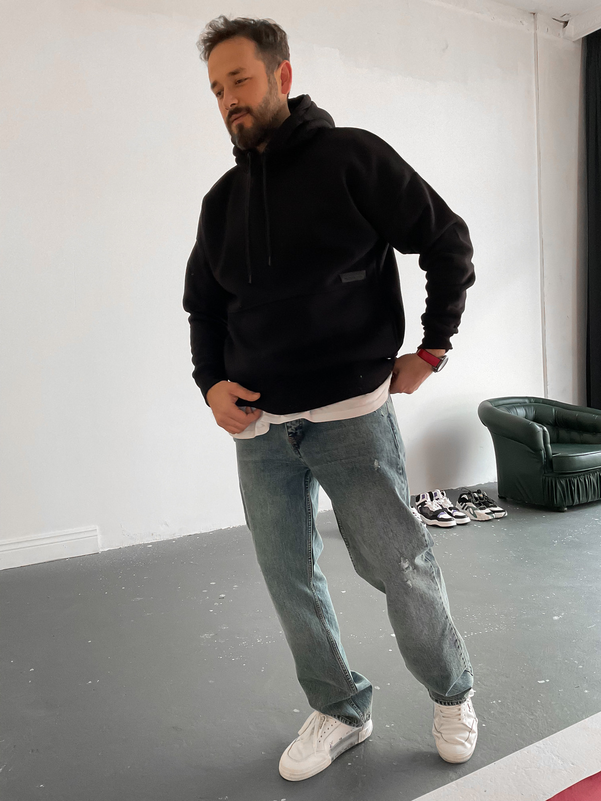 Siyah Şerit Cepli Kapüşonlu Sweat C-329