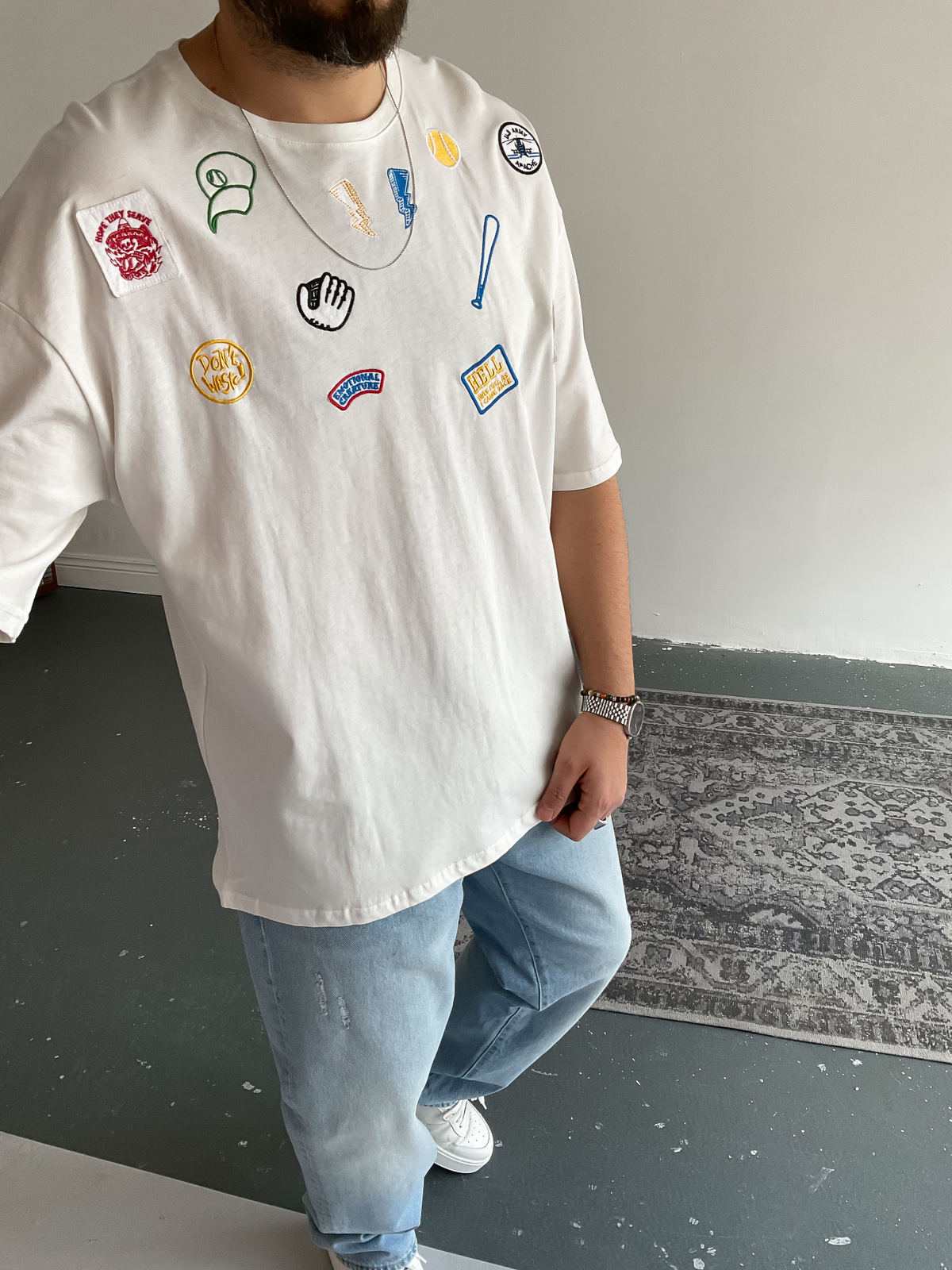 Beyaz Patchli T-Shirt V-22-174