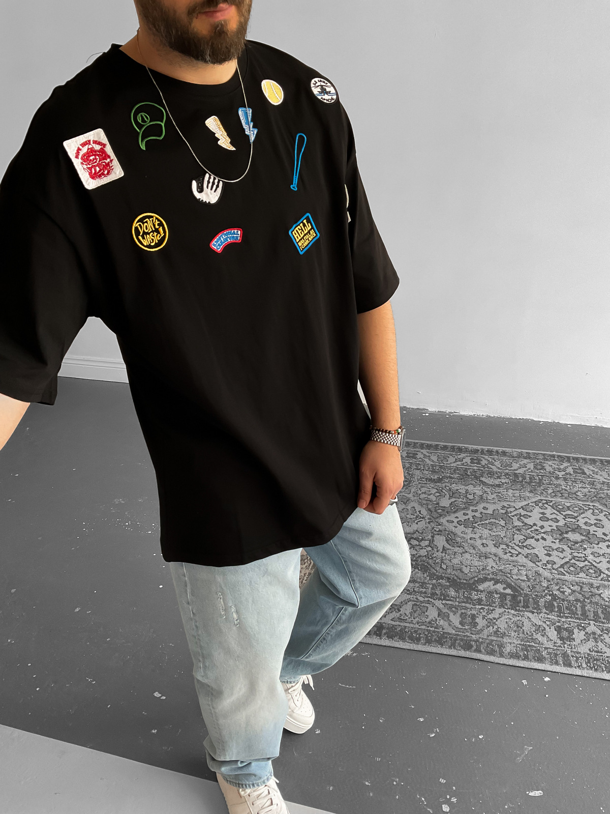 Siyah Patchli T-Shirt V-22-174