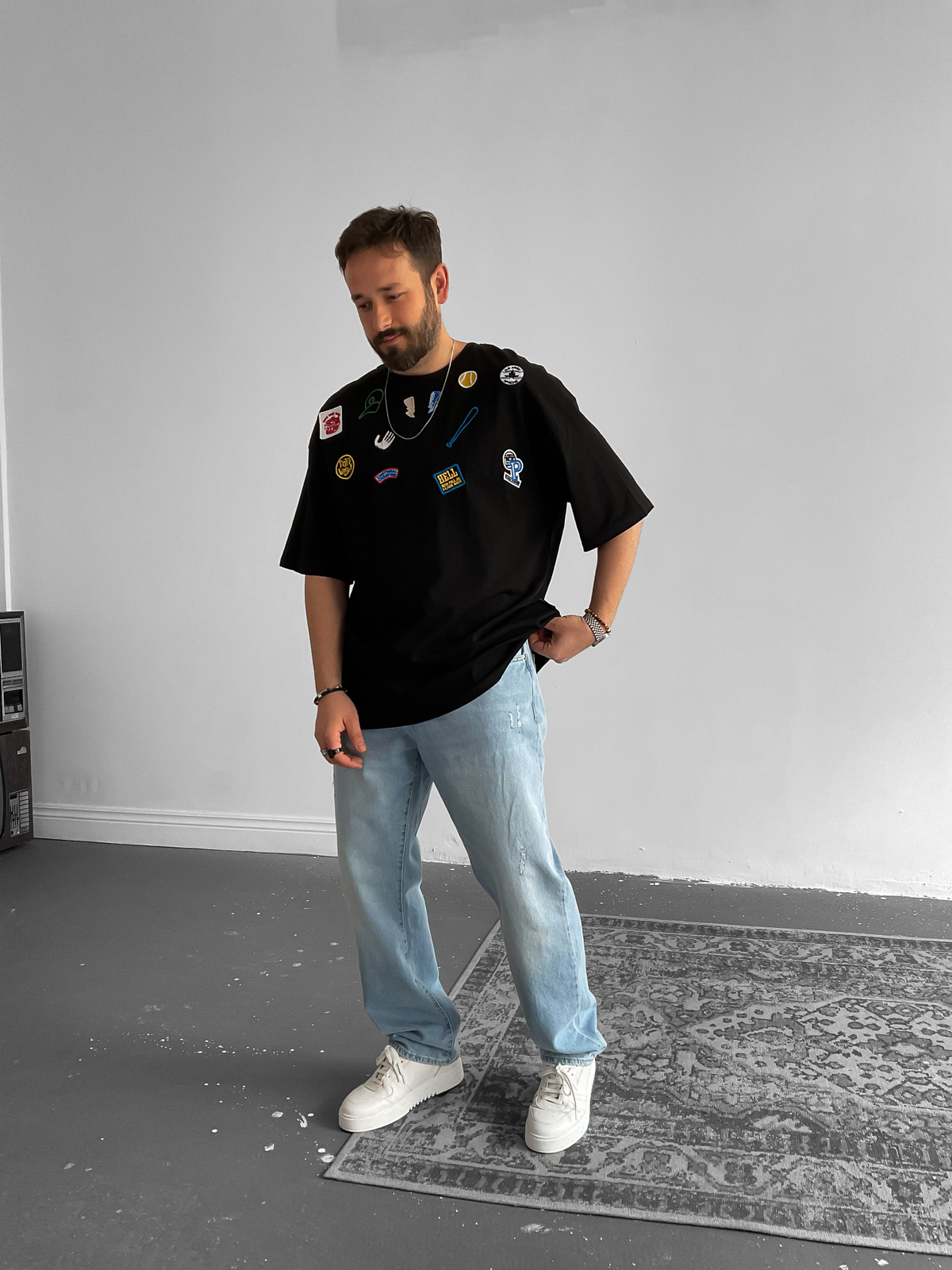 Siyah Patchli T-Shirt V-22-174