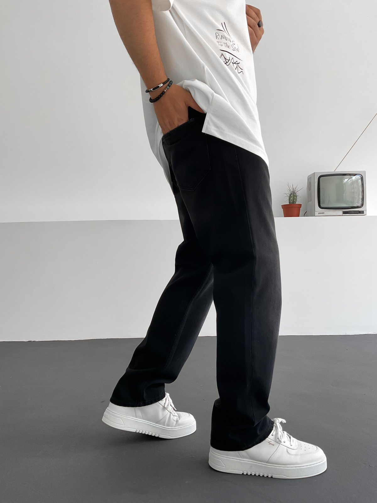 Siyah Boru Paça Eskitme Pantolon D-6606