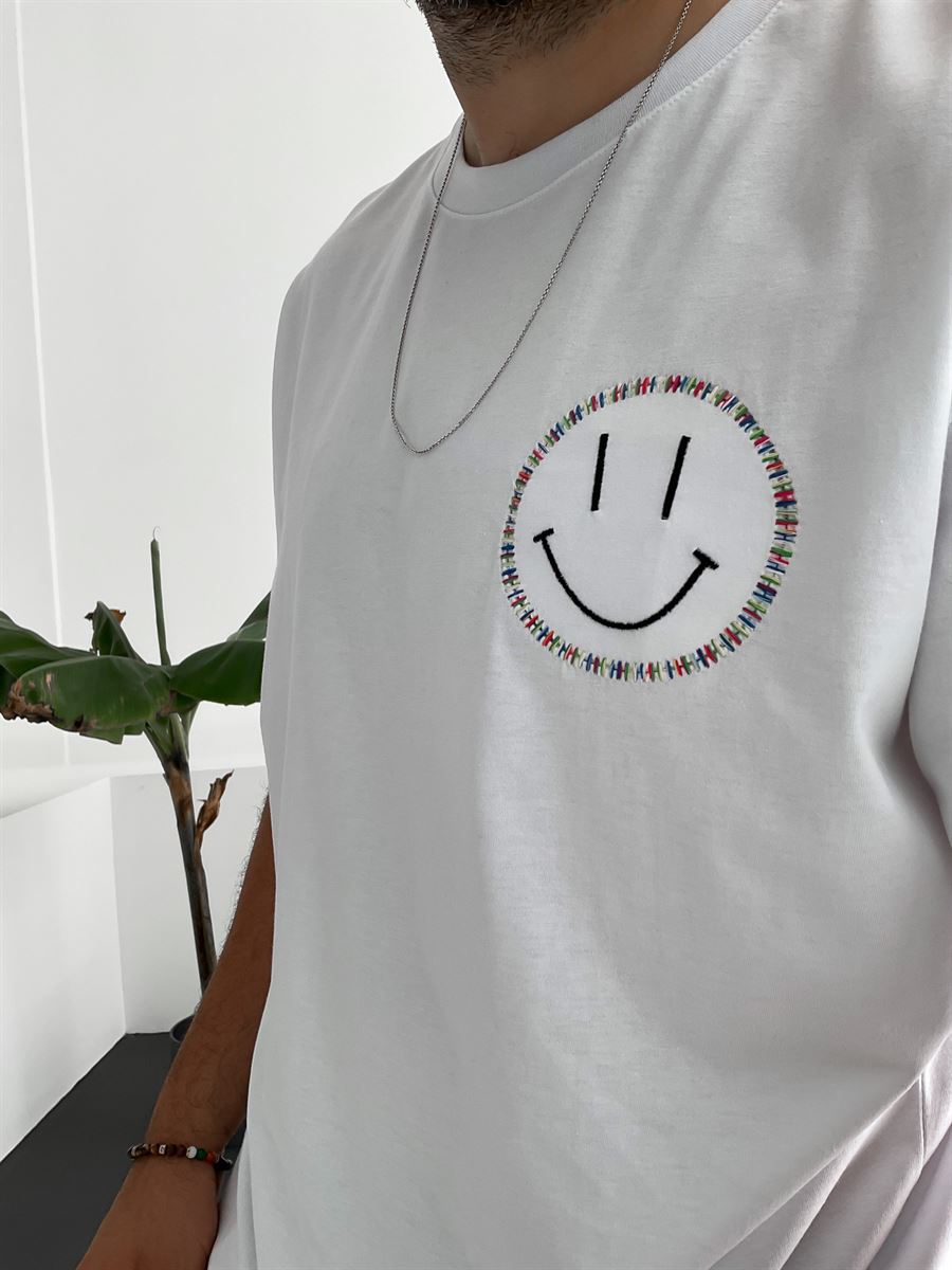 Beyaz Nakışlı Smile T-Shirt C-741
