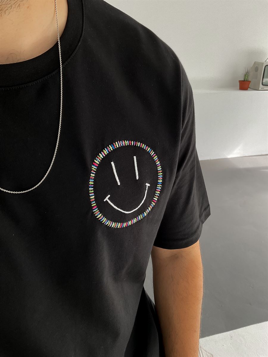 Siyah Nakışlı Smile T-Shirt C-741