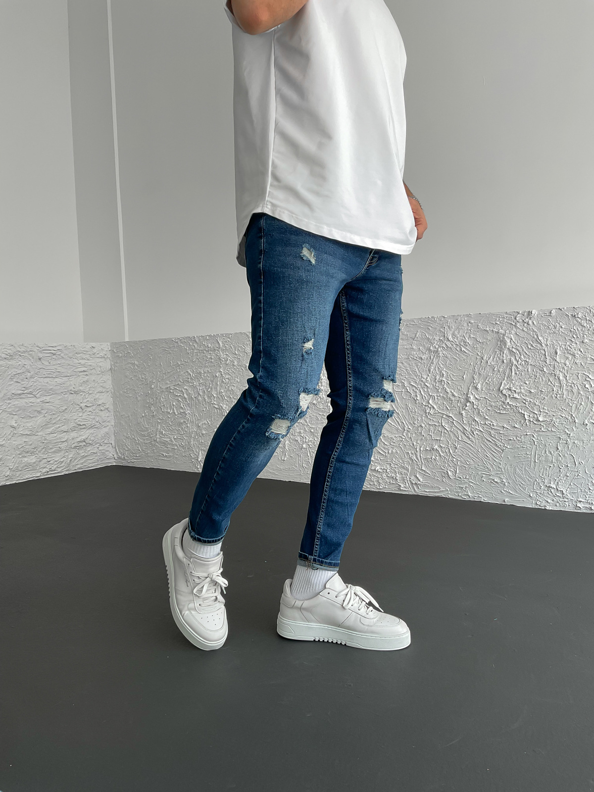 Koyu Mavi Yıkamalı Yırtıklı Slim Fit Pantolon WE-1657