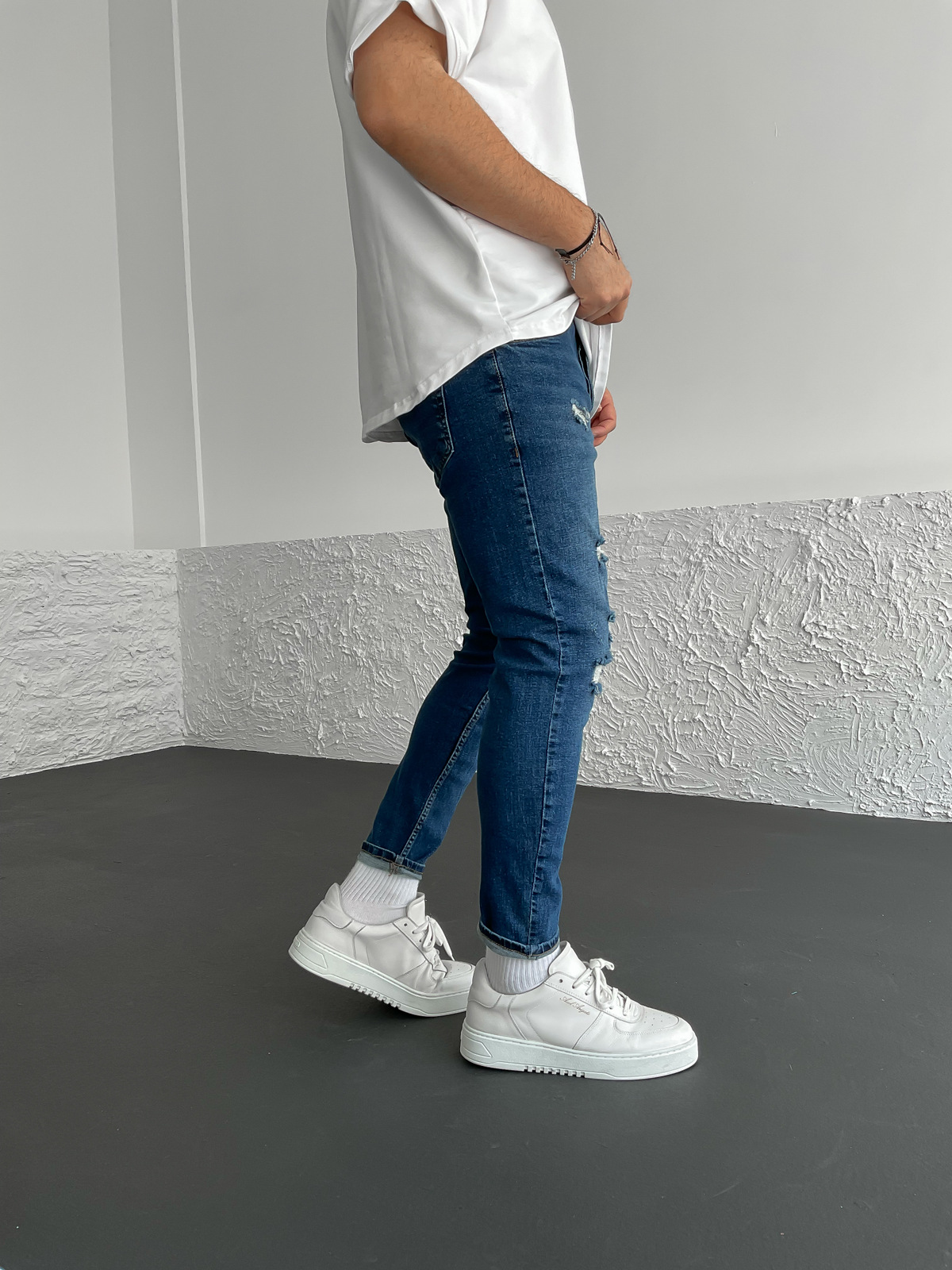 Koyu Mavi Yıkamalı Yırtıklı Slim Fit Pantolon WE-1657