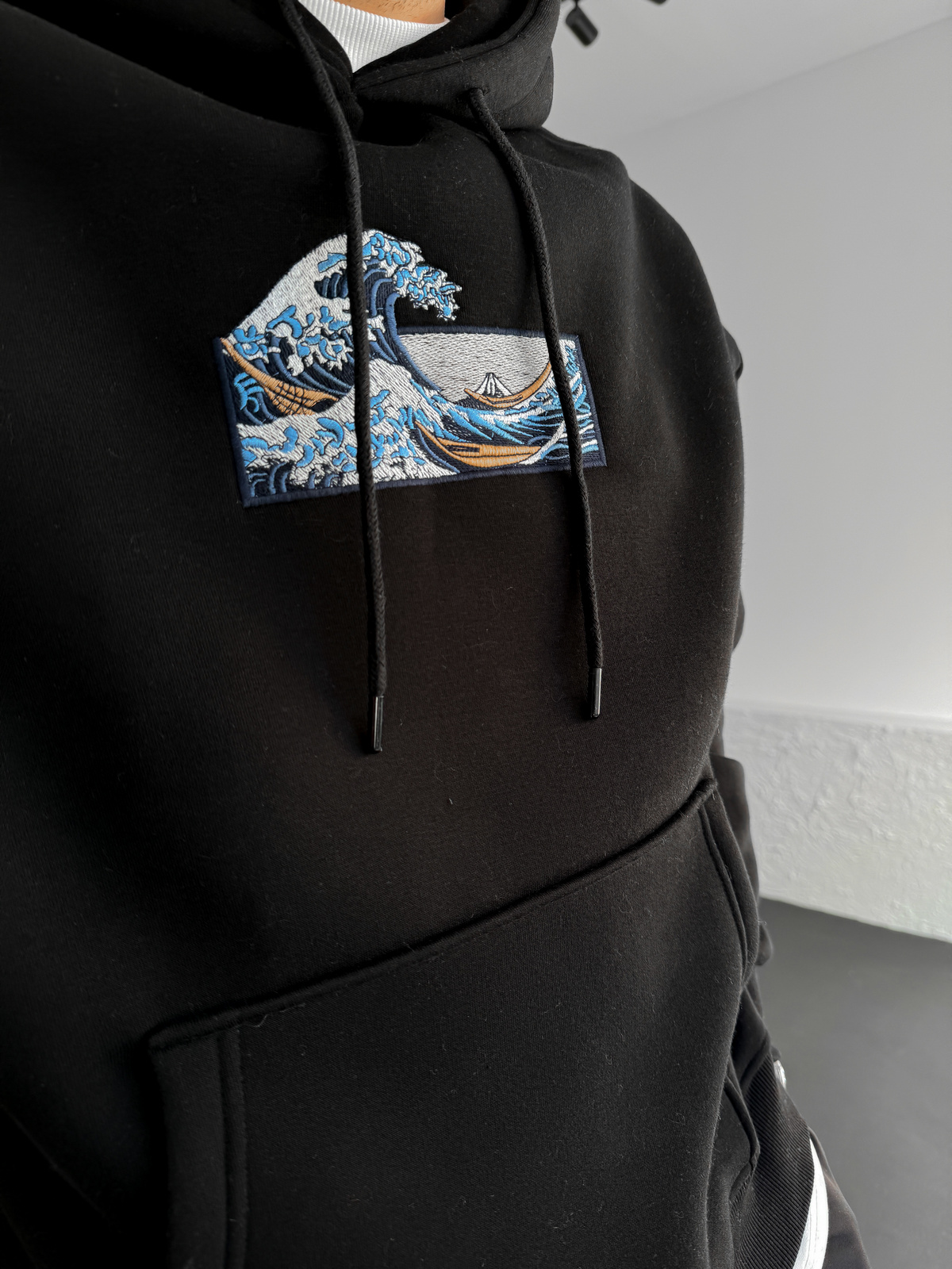 Siyah Wave Nakışlı Kapüşonlu Sweat B-2238