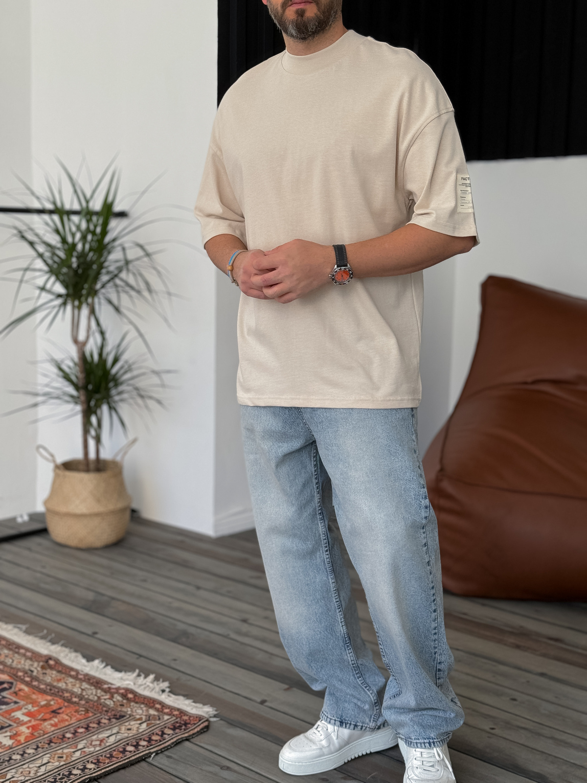 Bej Geniş Yaka Basic T-Shirt V-40-650