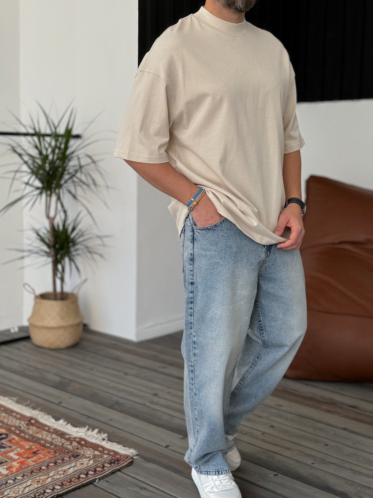 Bej Geniş Yaka Basic T-Shirt V-40-650