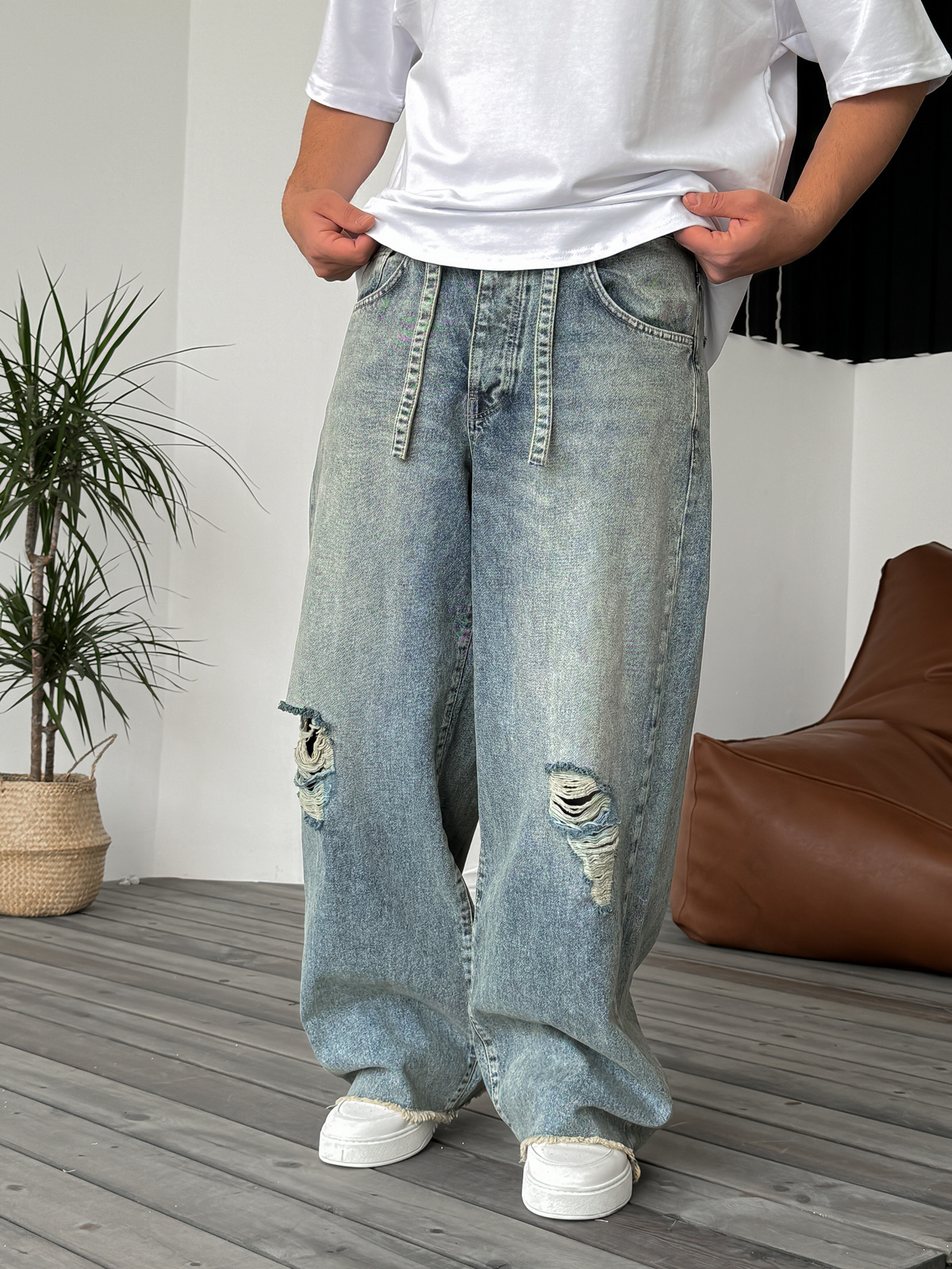 Açık Mavi Kemer Detaylı Yırtıklı Skater Jean GJ-15893