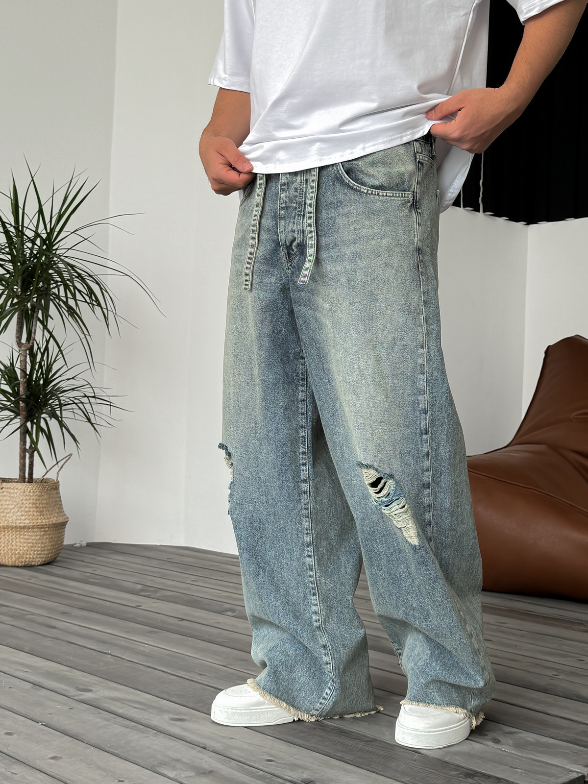 Açık Mavi Kemer Detaylı Yırtıklı Skater Jean GJ-15893