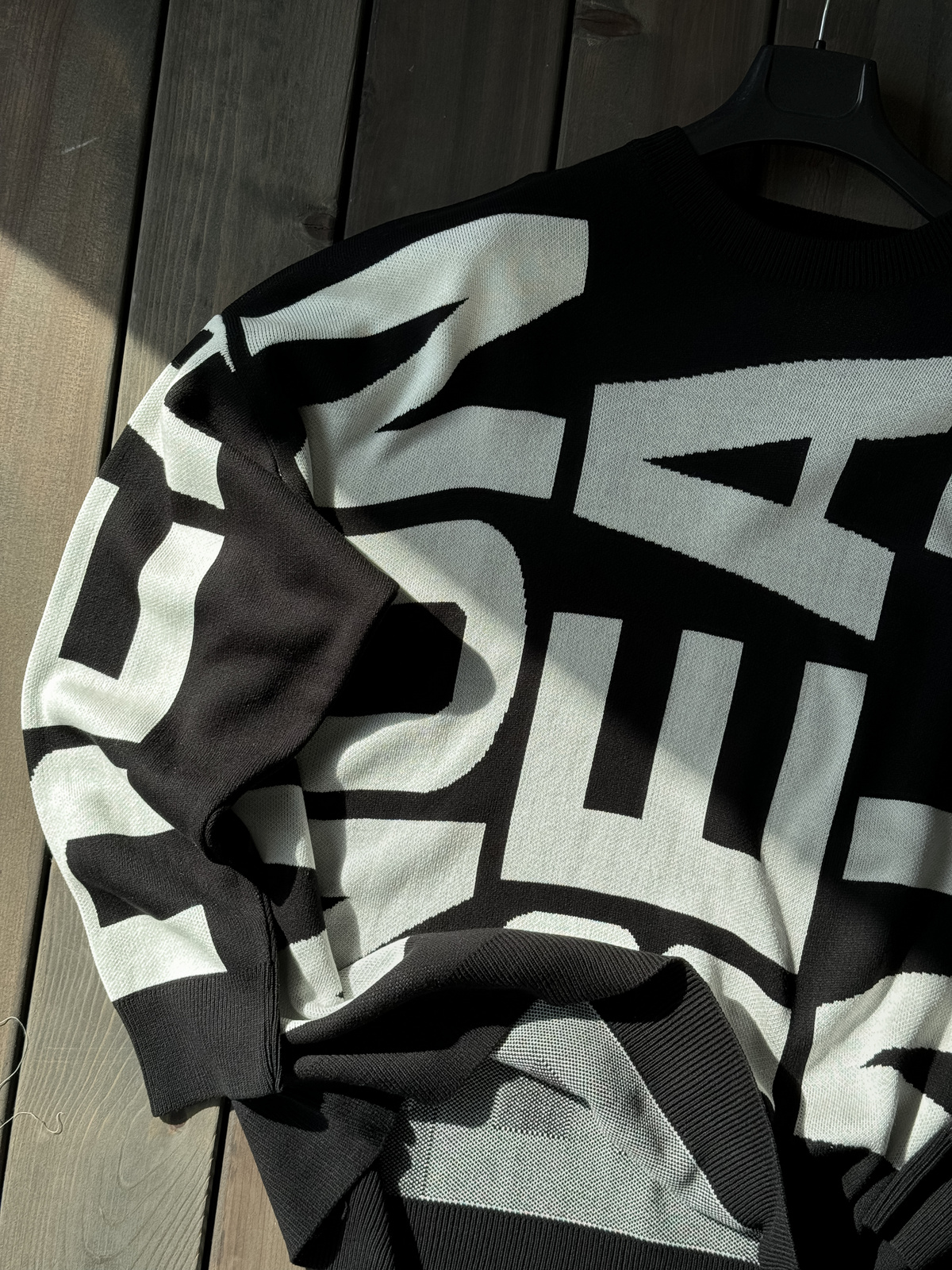 Siyah Letter İşlemeli Örme Sweatshirt JJ-103