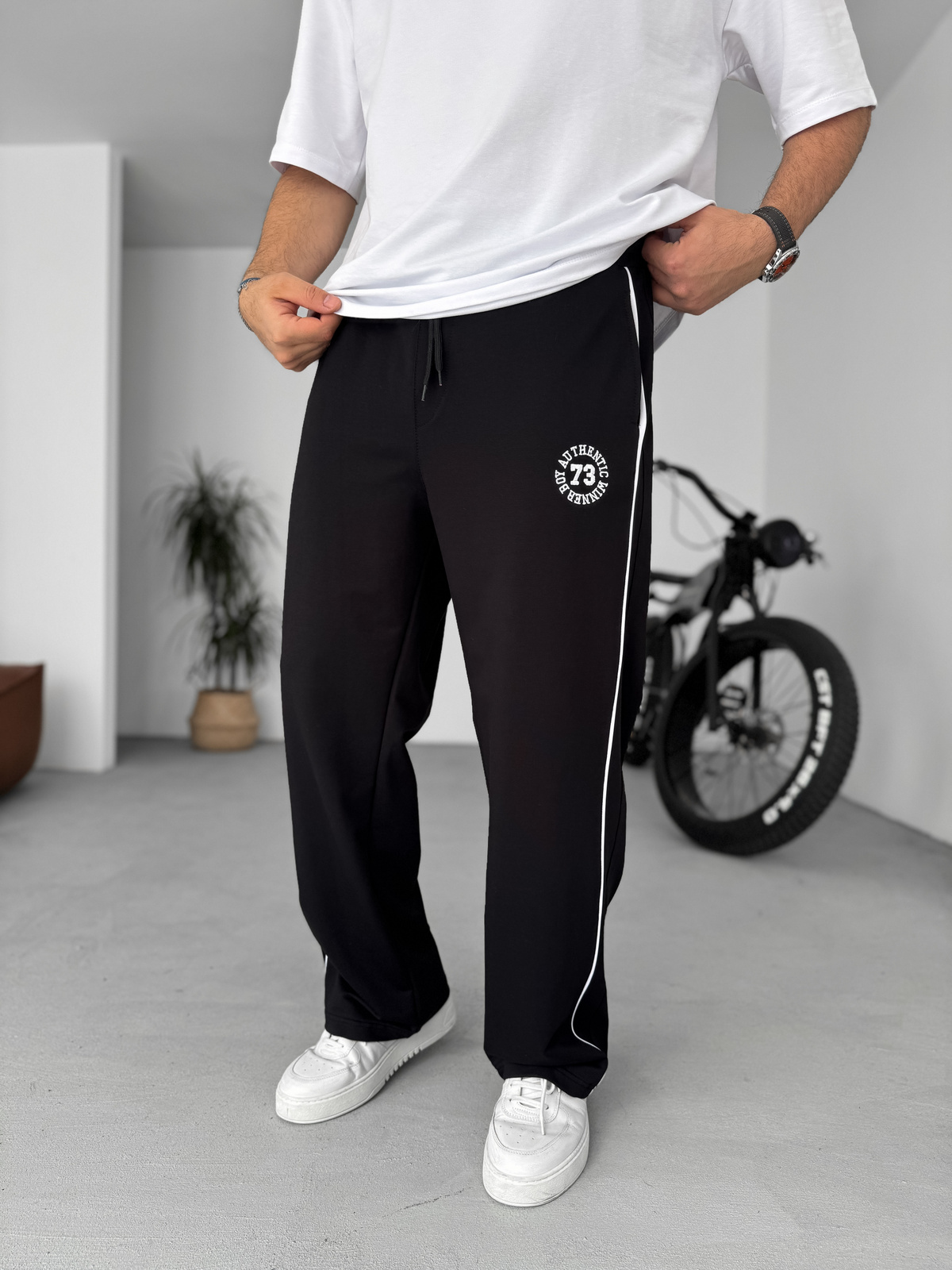 Siyah Authentic Nakışlı Boru Paça Eşofman PM-009