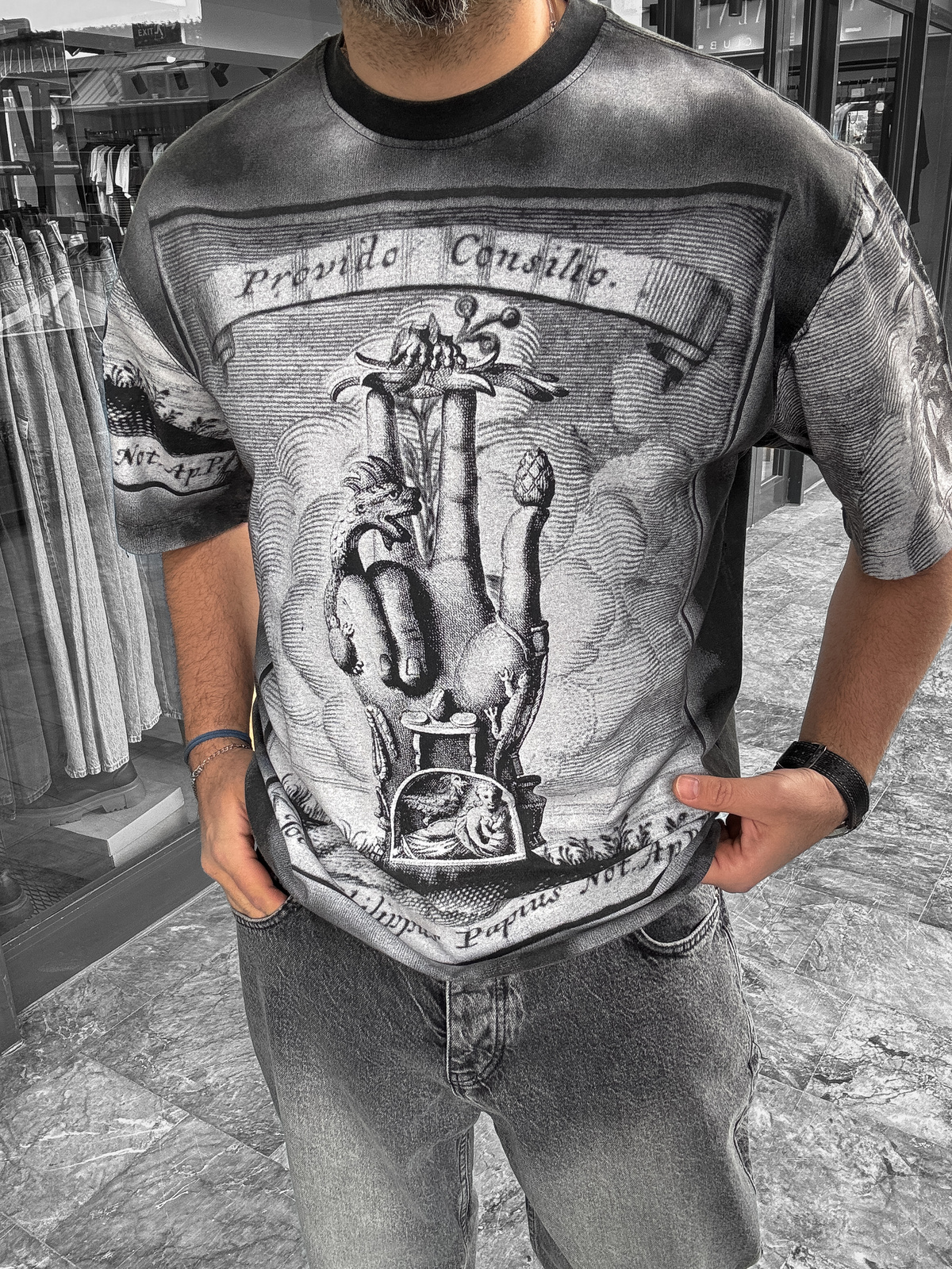 Siyah Yıkamalı Dijital Baskılı Oversize T-Shirt YP-5059