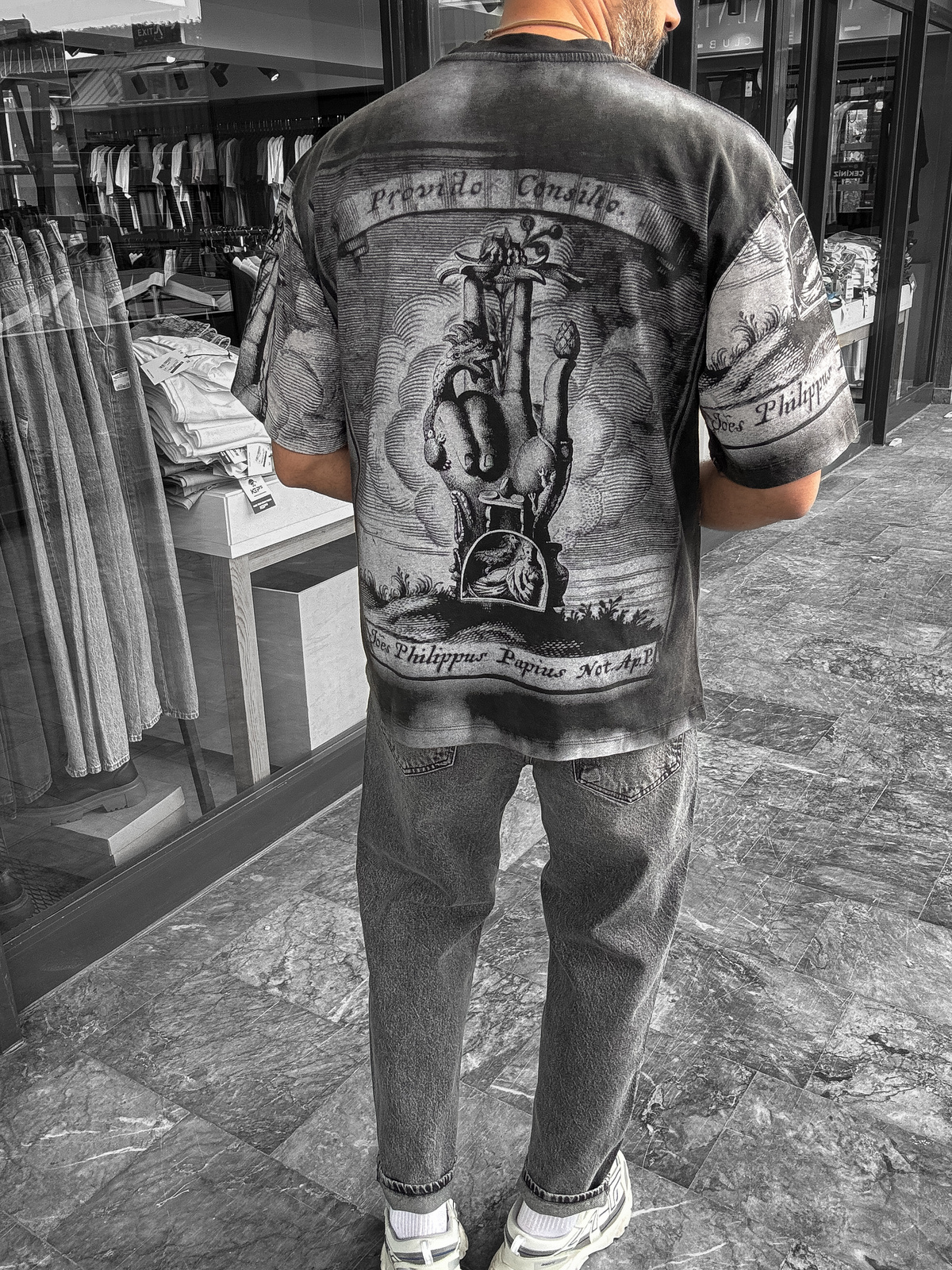 Siyah Yıkamalı Dijital Baskılı Oversize T-Shirt YP-5059
