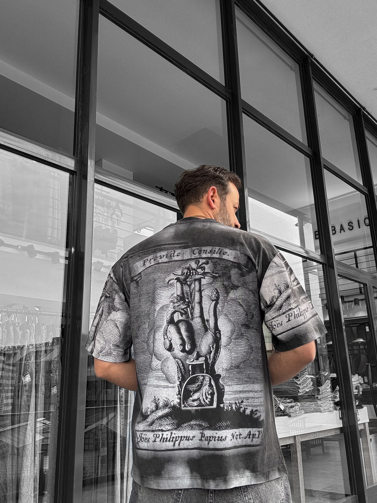Siyah Yıkamalı Dijital Baskılı Oversize T-Shirt YP-5059