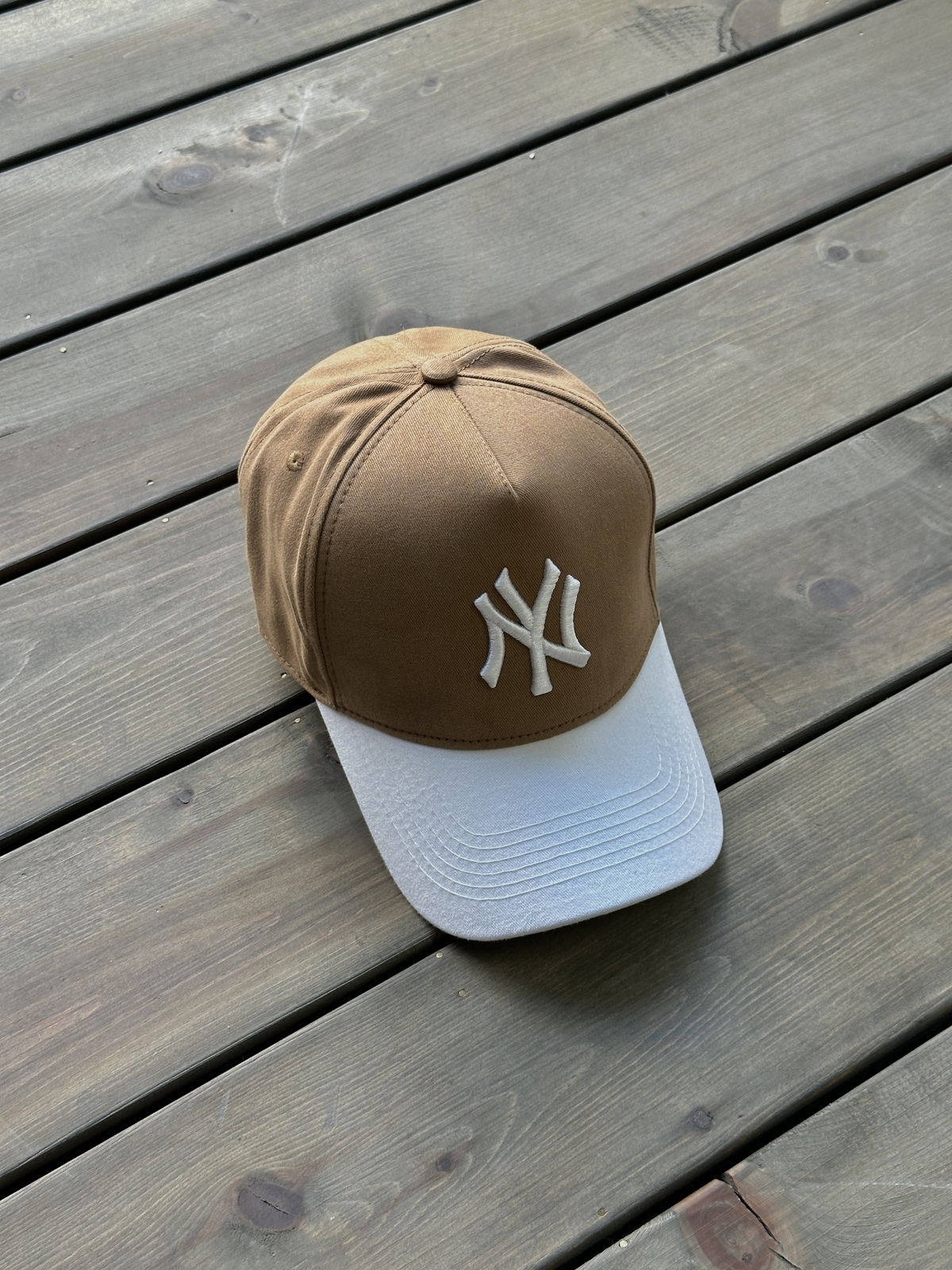 Kahve Beyaz NY Nakışlı Şapka