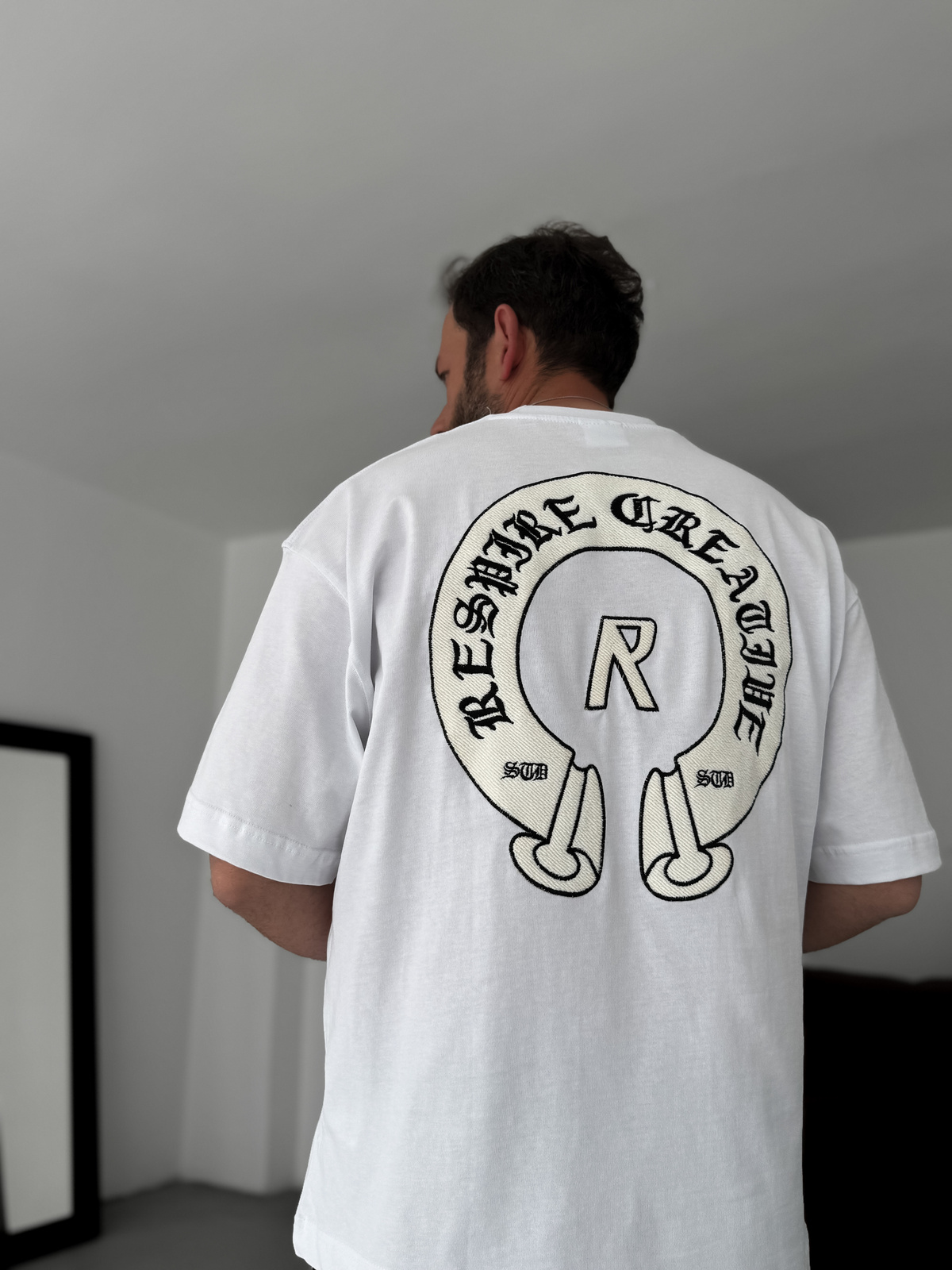 Beyaz Creative Nakışlı Oversize T-Shirt RES-5245