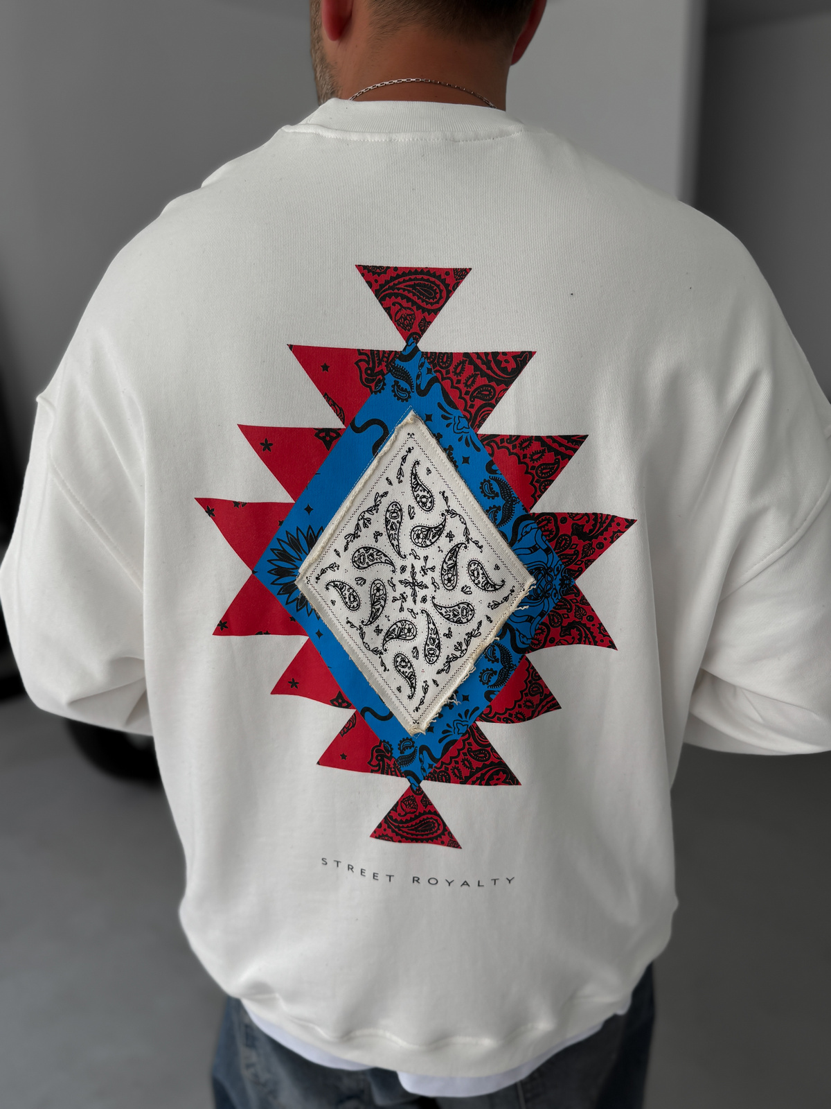 Beyaz Patchli Street Baskılı Sweatshirt JJ-118