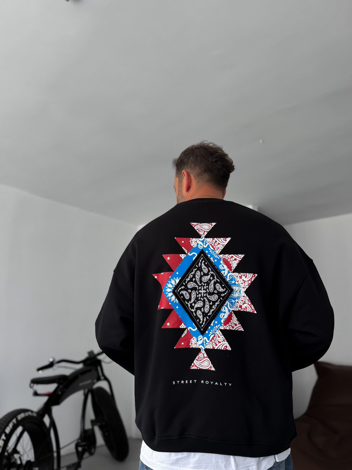 Siyah Patchli Street Baskılı Sweatshirt JJ-118
