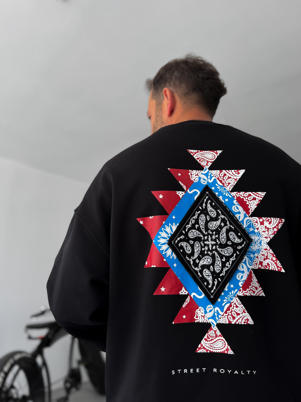 Siyah Patchli Street Baskılı Sweatshirt JJ-118