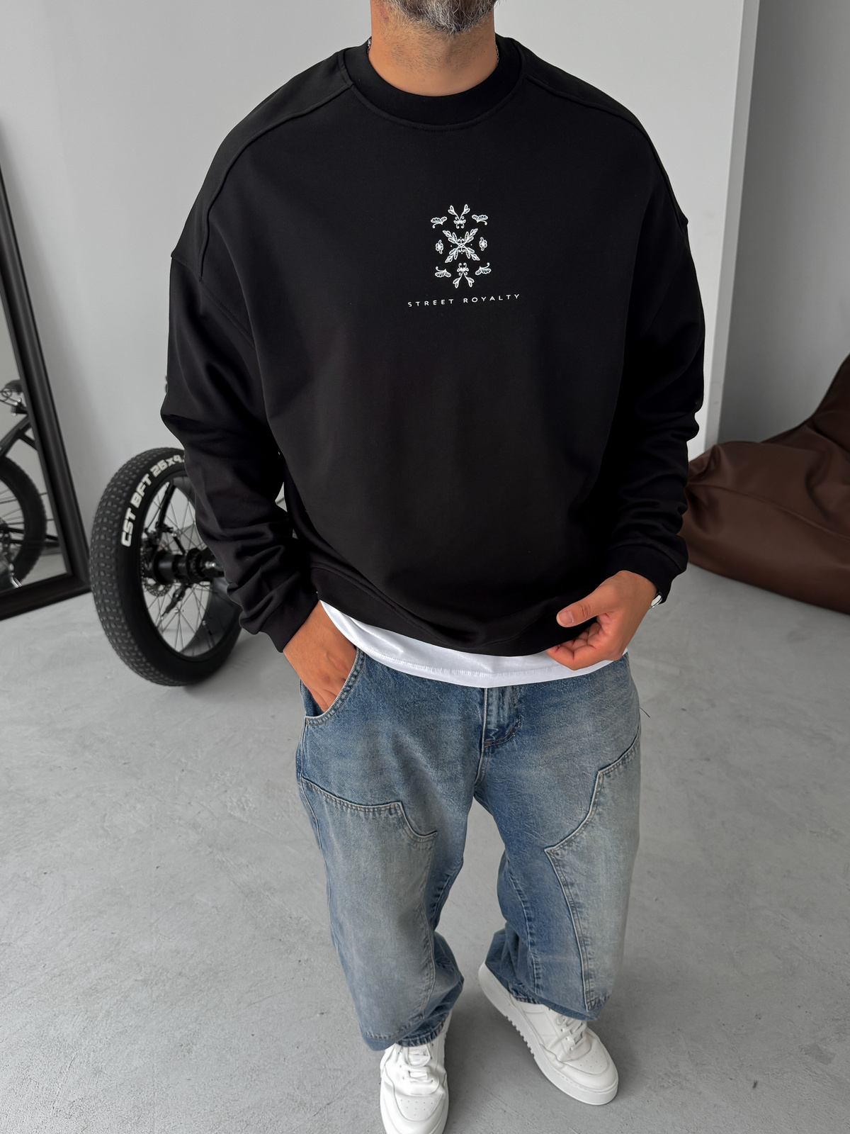 Siyah Patchli Street Baskılı Sweatshirt JJ-118