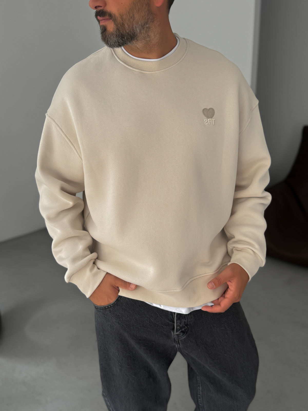 Bej Kalp Nakışlı Basic Oversize Sweatshirt TW-7080