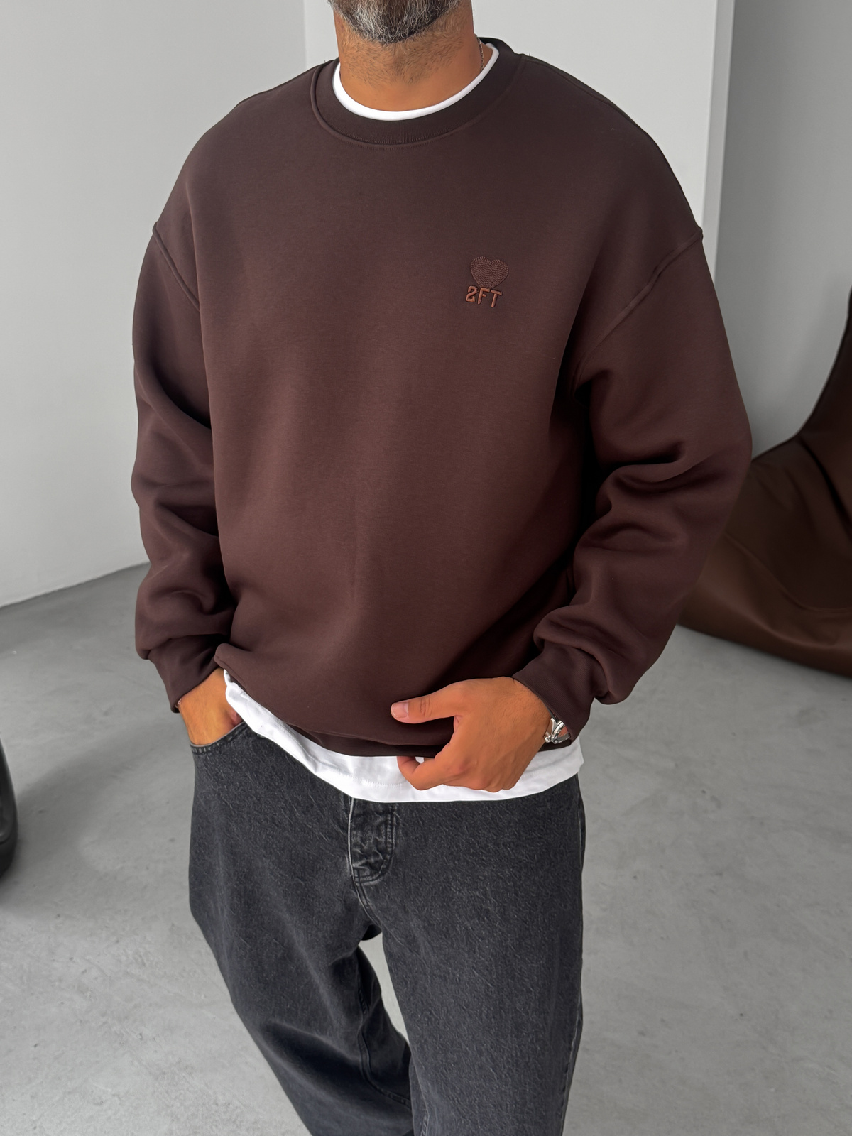 Koyu Kahve Kalp Nakışlı Basic Oversize Sweatshirt TW-7080