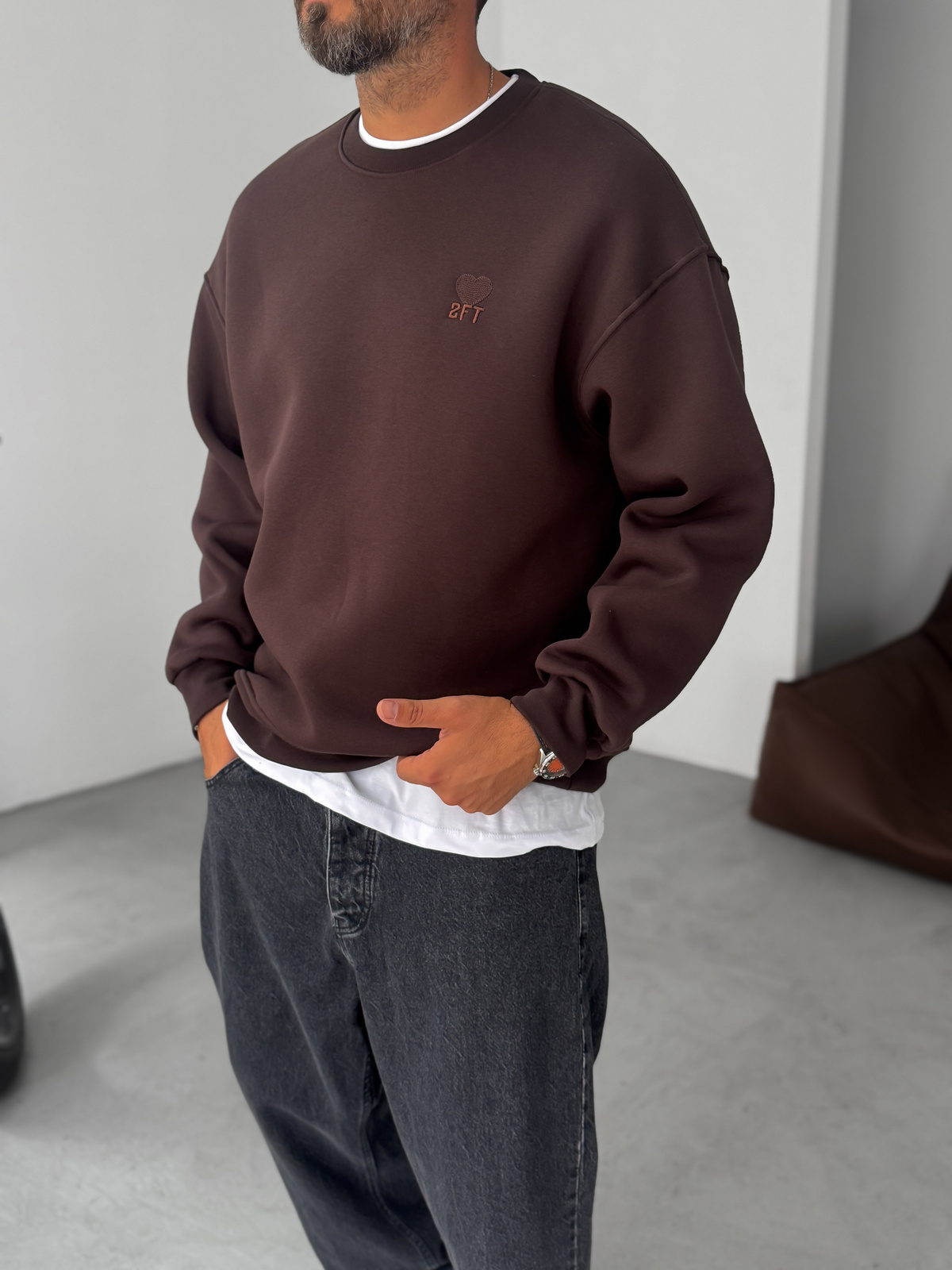 Koyu Kahve Kalp Nakışlı Basic Oversize Sweatshirt TW-7080