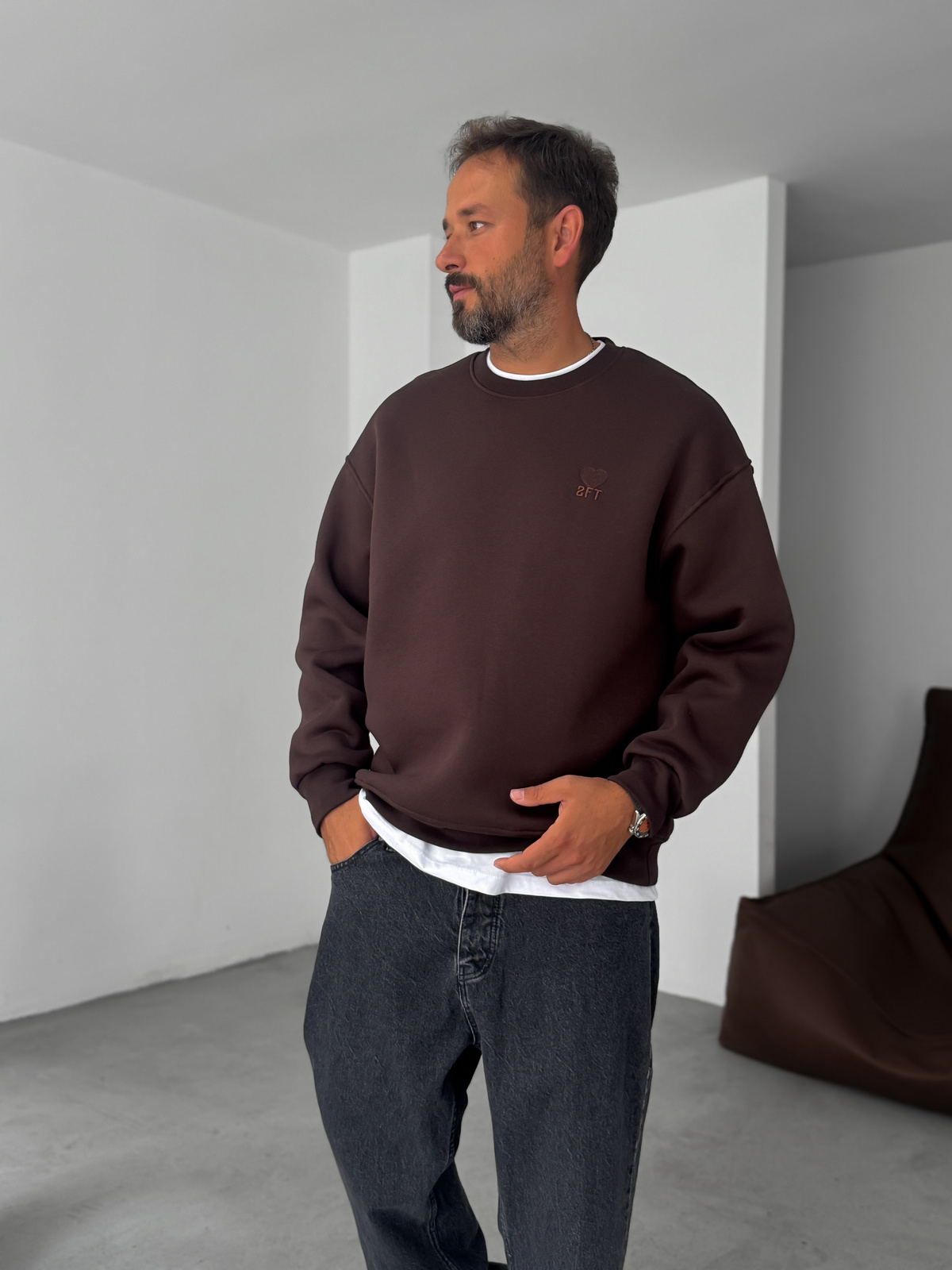 Koyu Kahve Kalp Nakışlı Basic Oversize Sweatshirt TW-7080