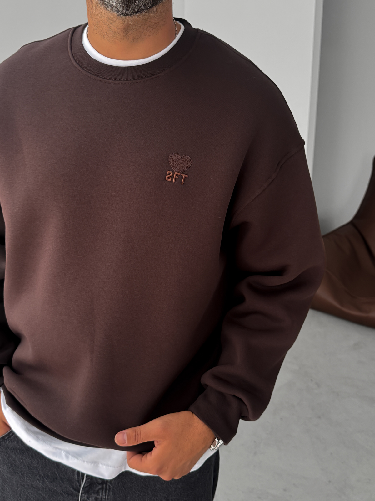 Koyu Kahve Kalp Nakışlı Basic Oversize Sweatshirt TW-7080