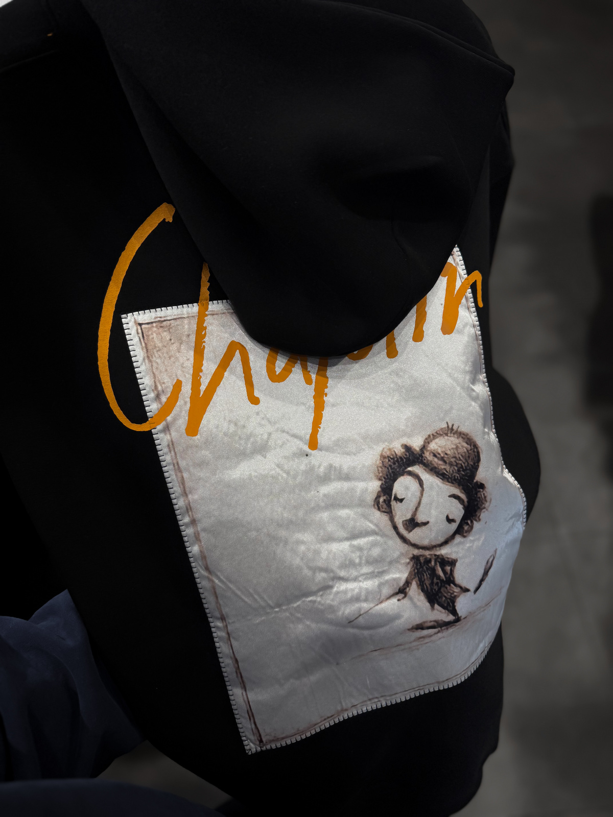 Siyah Chaplin Patchli Kapüşonlu Sweatshirt SW-4970