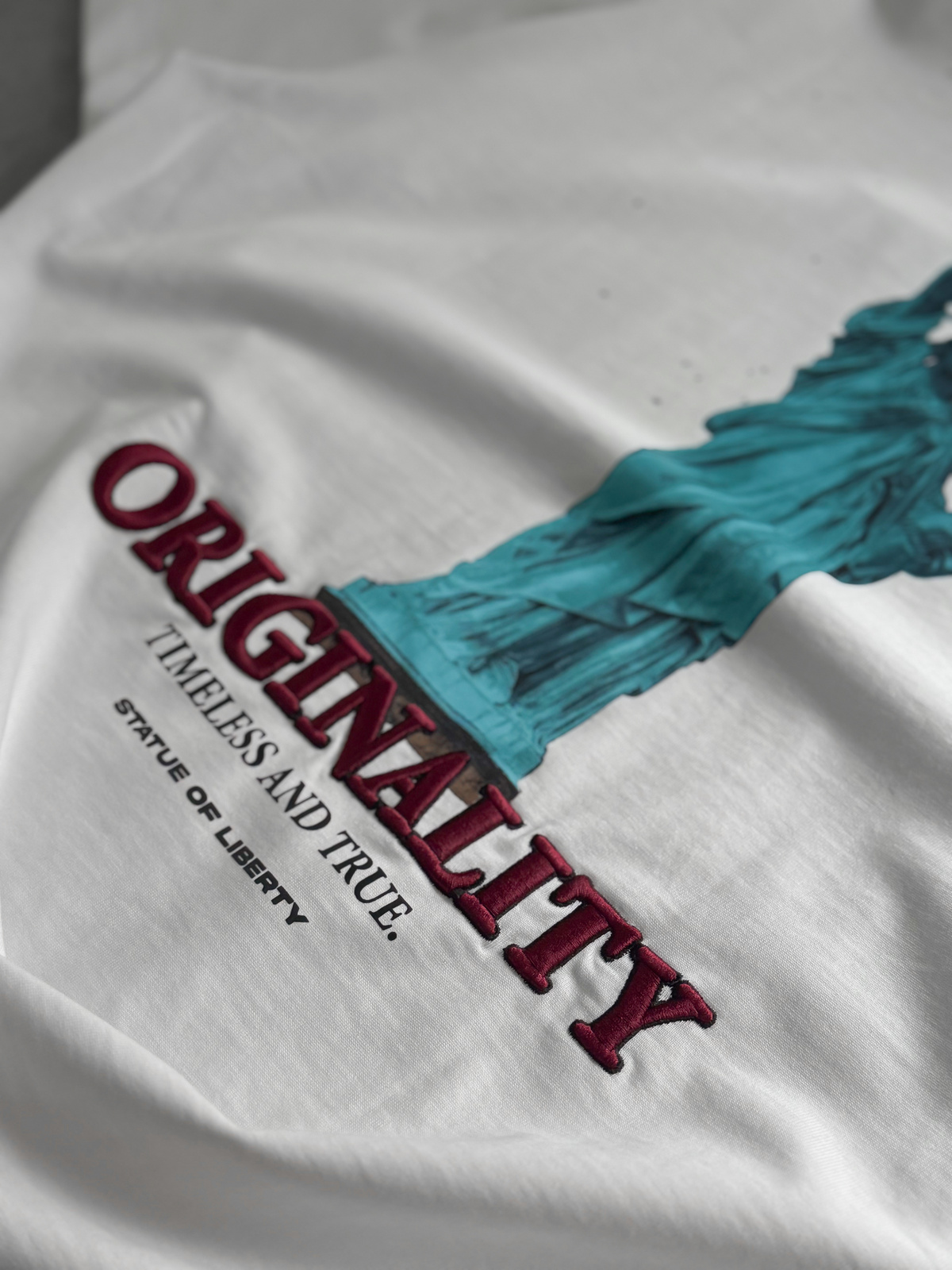 Beyaz Statue Of Liberty Baskılı T-Shirt TW-1033