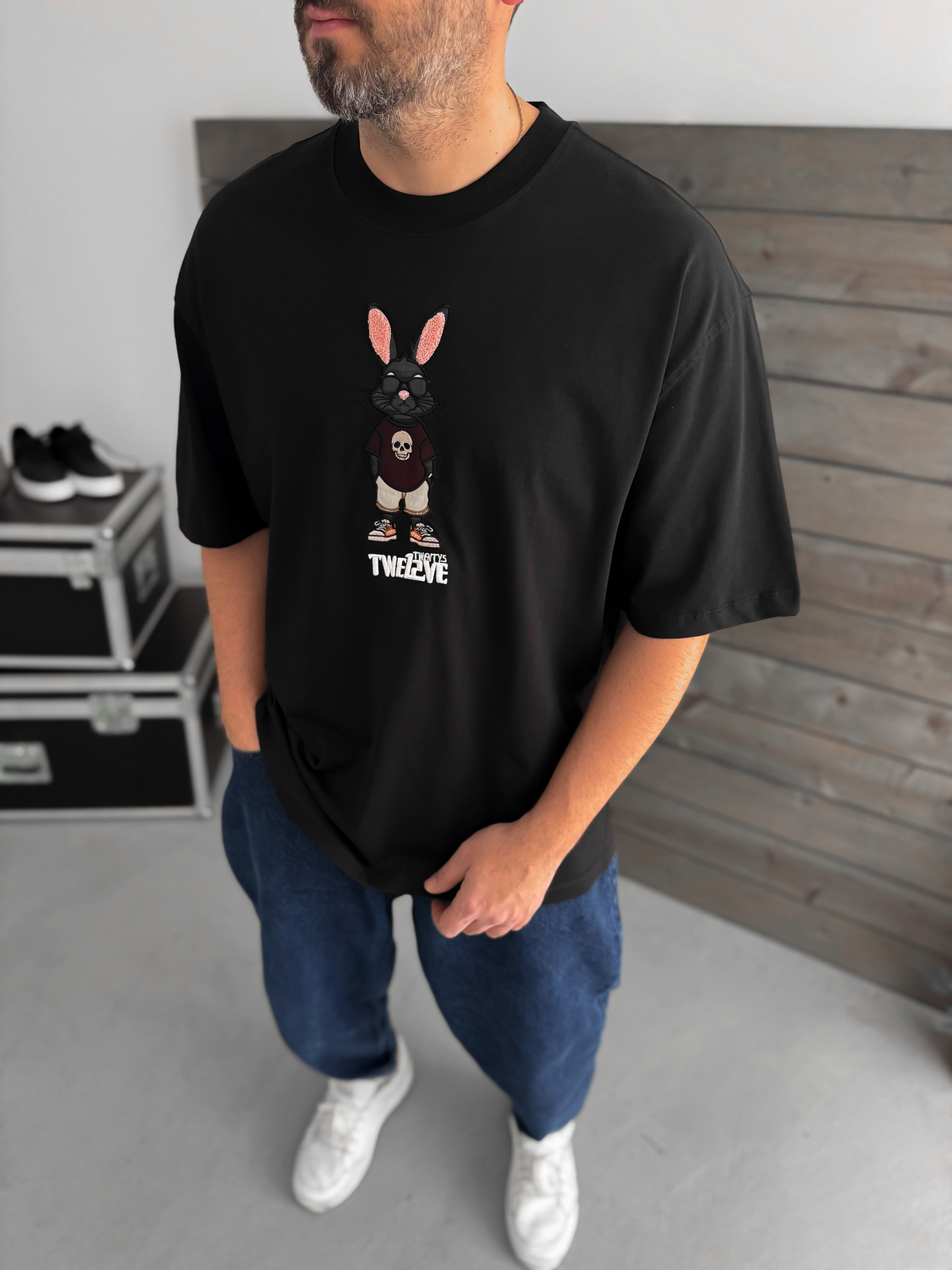 Siyah Tavşan Nakışlı T-Shirt TW-1053