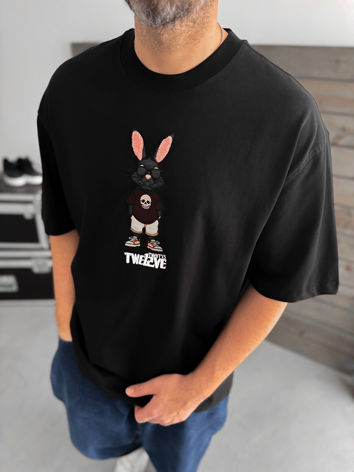 Siyah Tavşan Nakışlı T-Shirt TW-1053