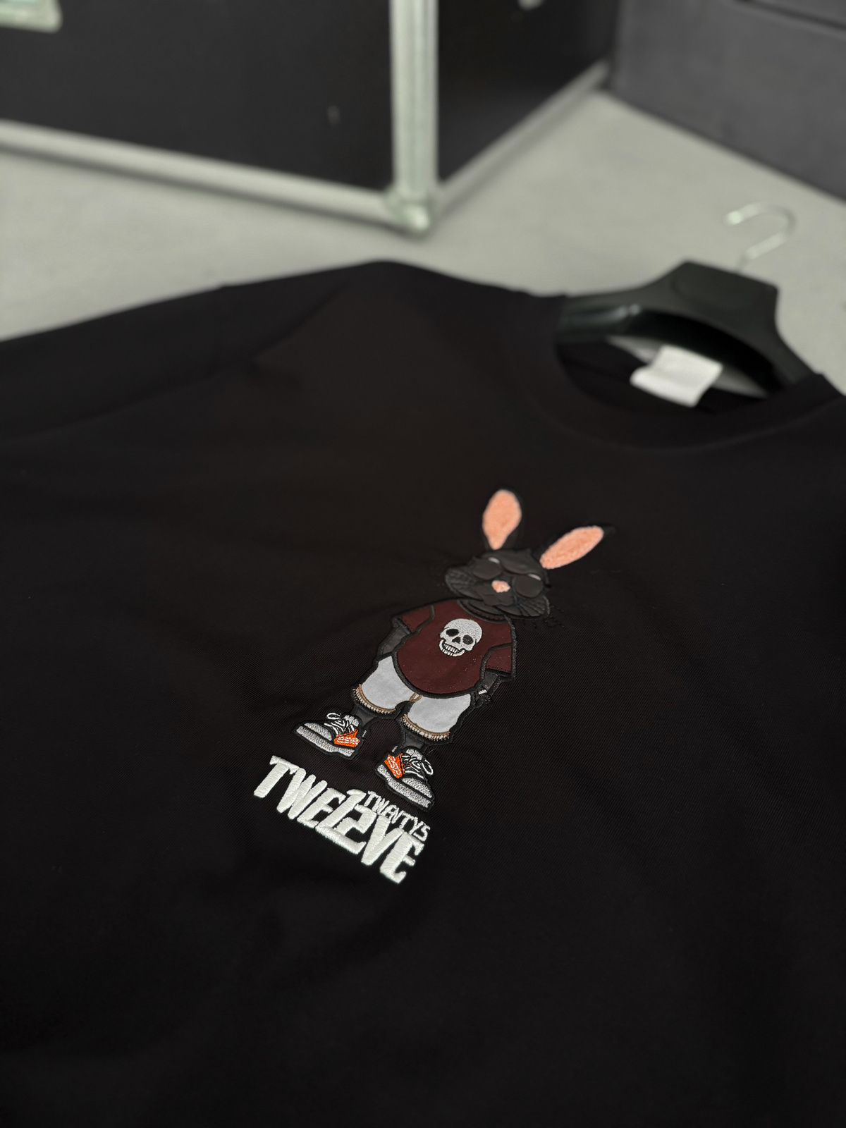 Siyah Tavşan Nakışlı T-Shirt TW-1053