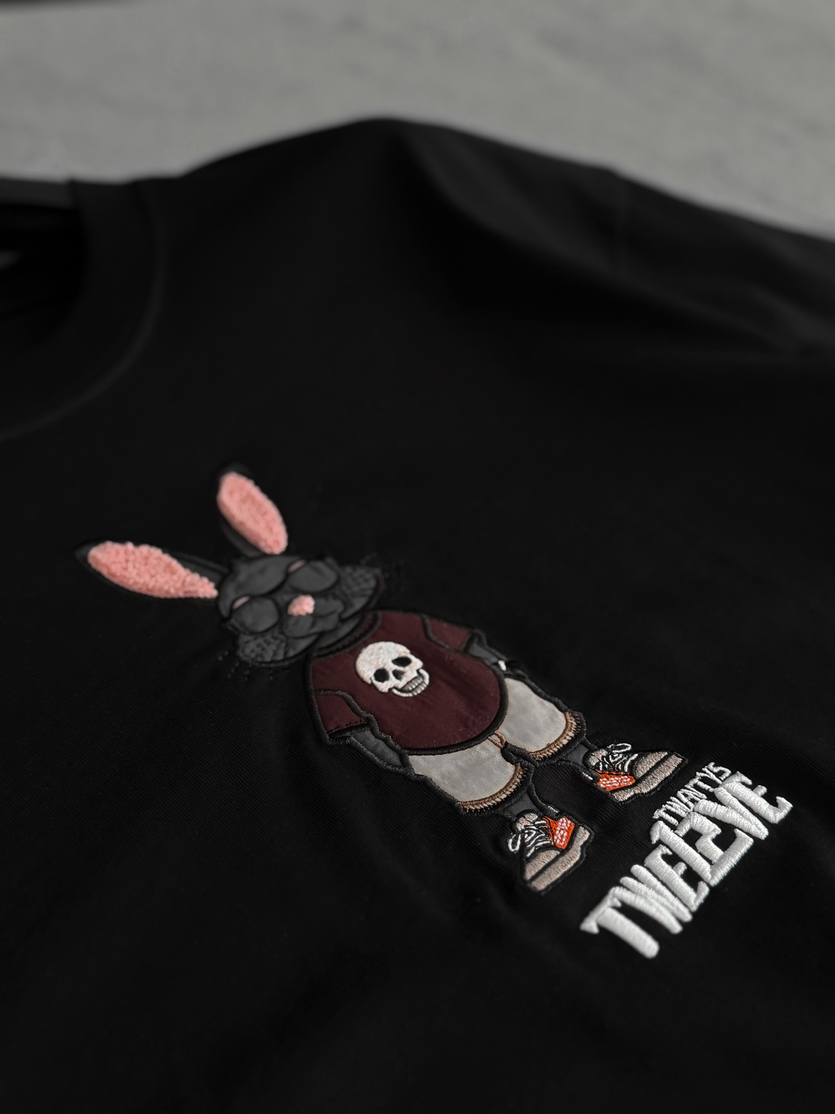 Siyah Tavşan Nakışlı T-Shirt TW-1053