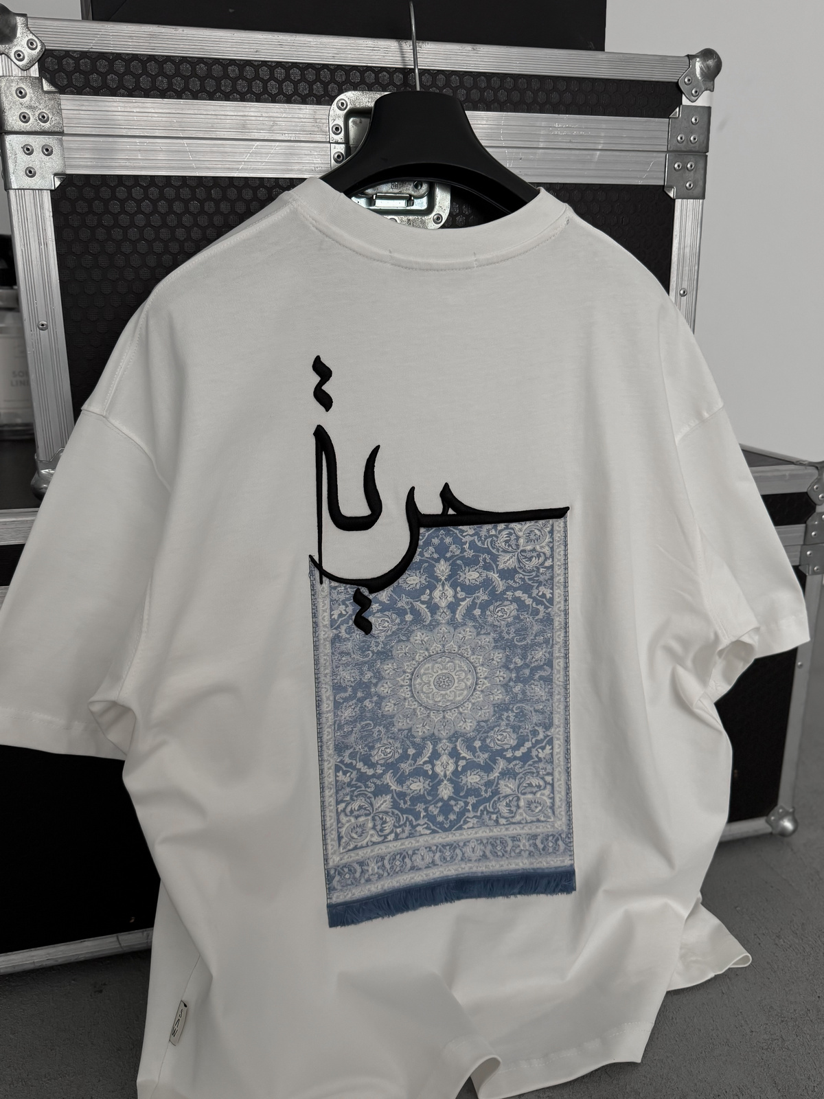Beyaz Halı Patchli Oversize T-Shirt SW-5052