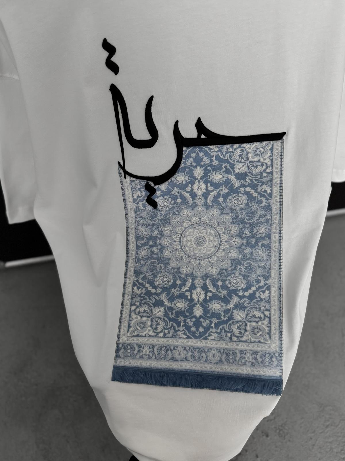 Beyaz Halı Patchli Oversize T-Shirt SW-5052
