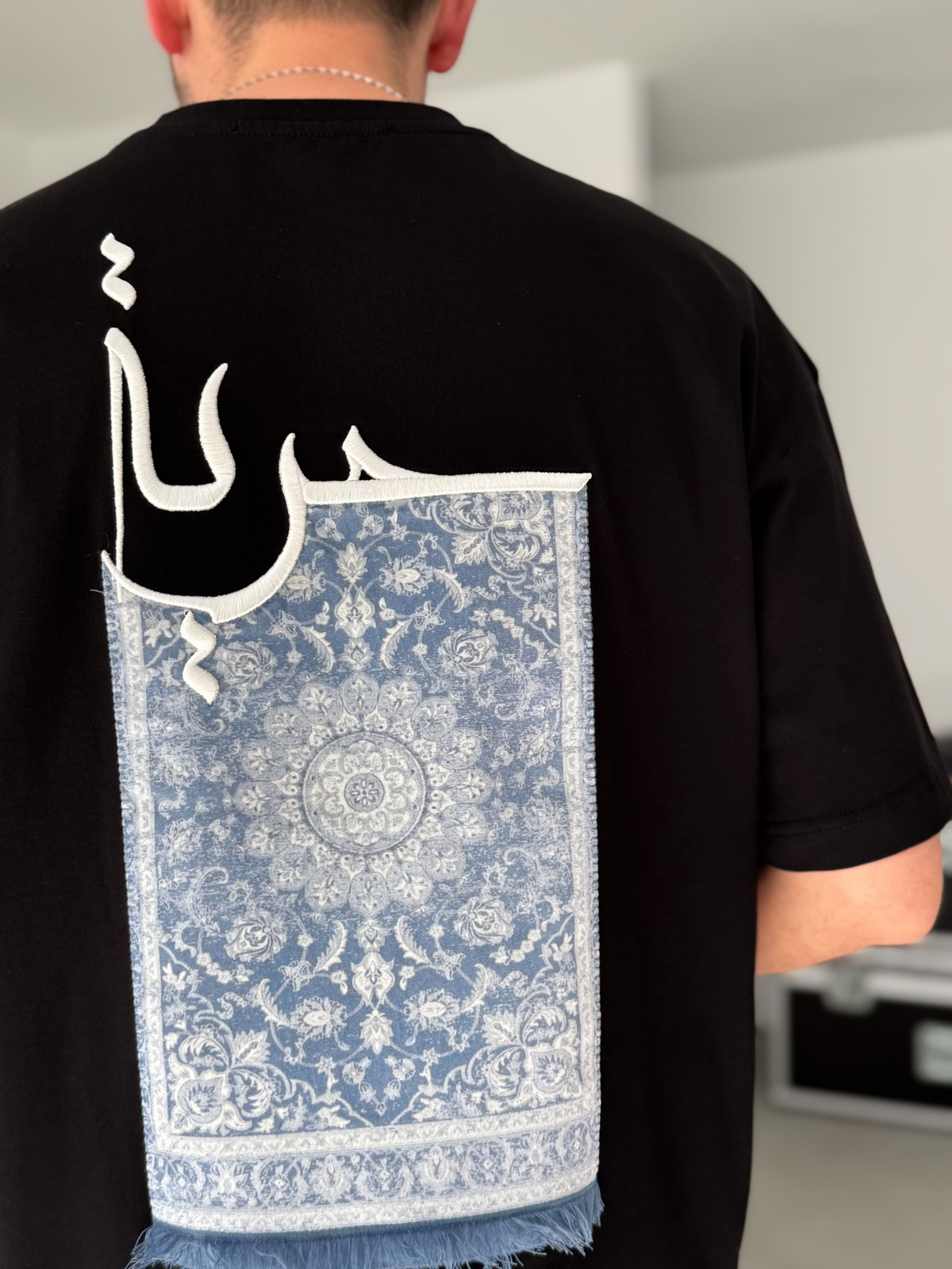 Siyah Halı Patchli Oversize T-Shirt SW-5052