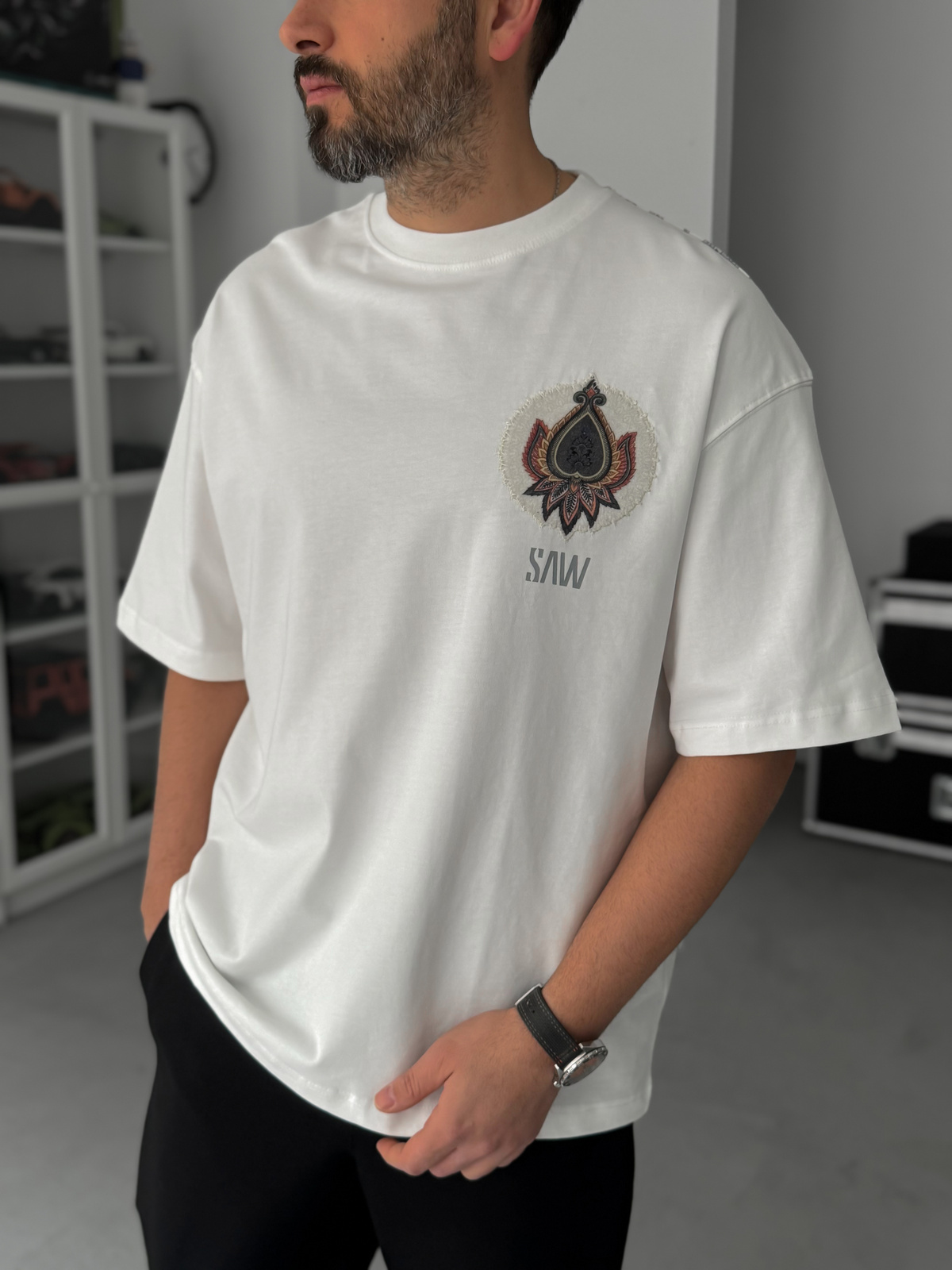 Beyaz Nakış Halı Patchli Oversize T-Shirt SW-5112