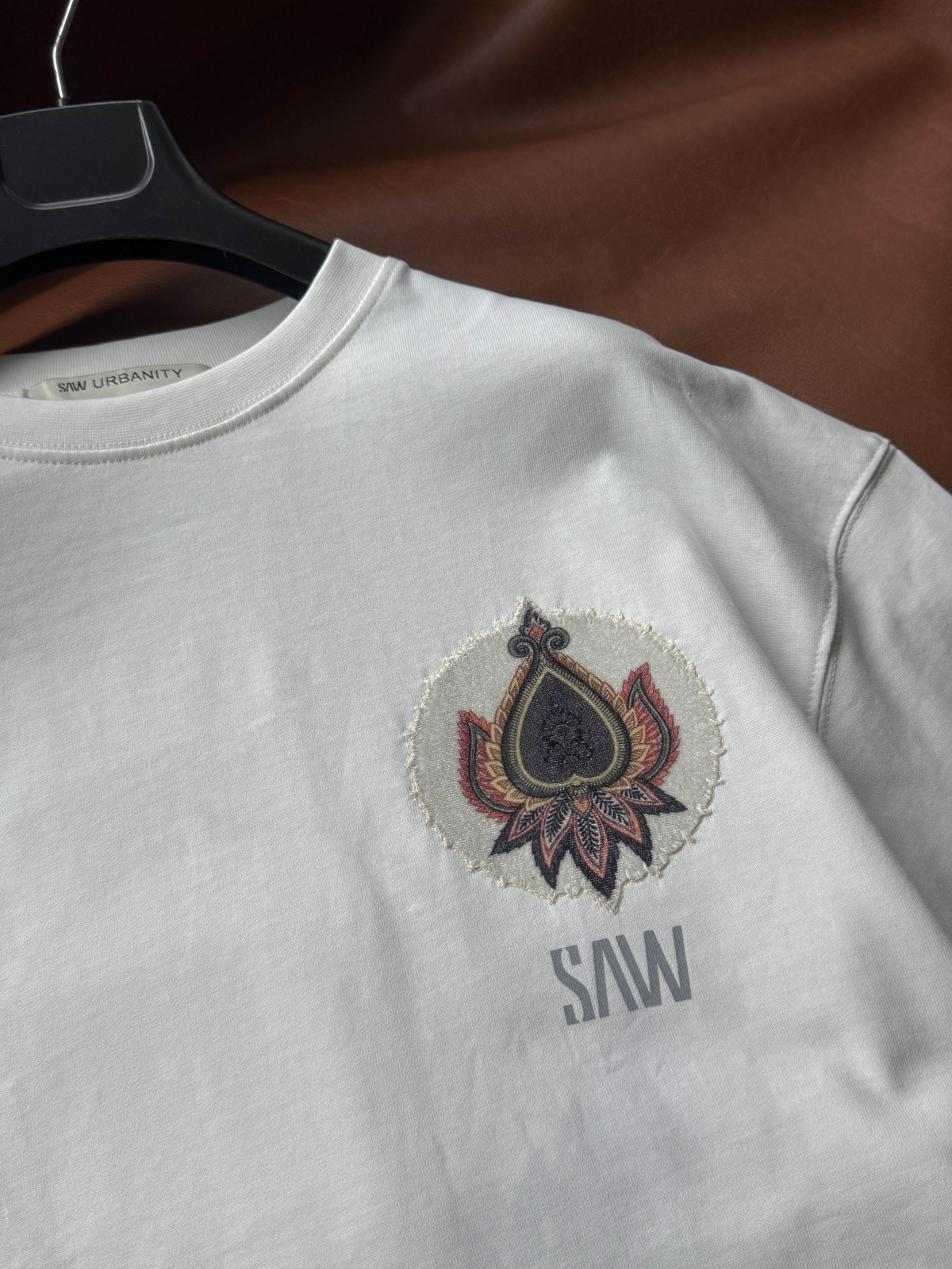 Beyaz Nakış Halı Patchli Oversize T-Shirt SW-5112