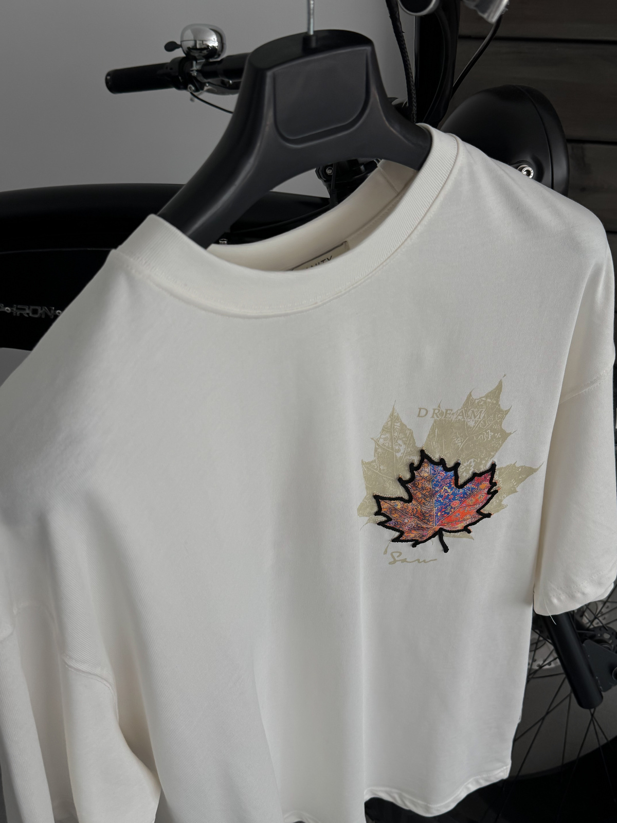 Beyaz Yaprak Patchli Oversize T-Shirt SW-5118