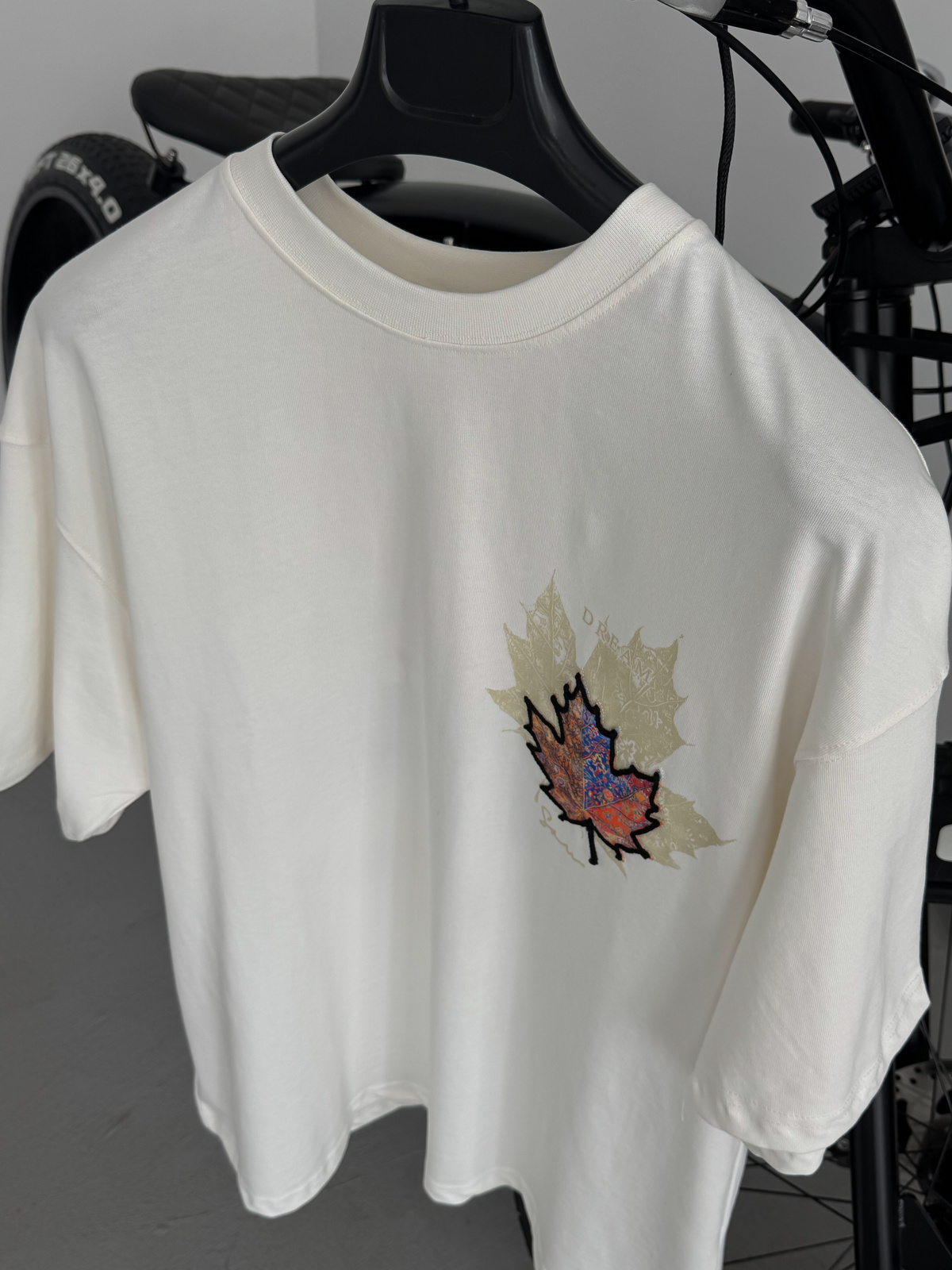 Beyaz Yaprak Patchli Oversize T-Shirt SW-5118