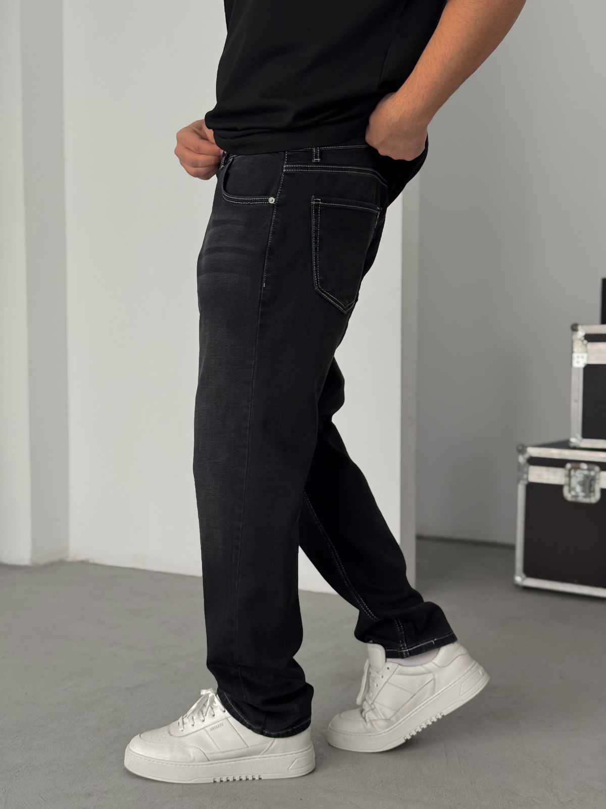 Siyah Dikişli Regular Kalıp Jean KE-1119