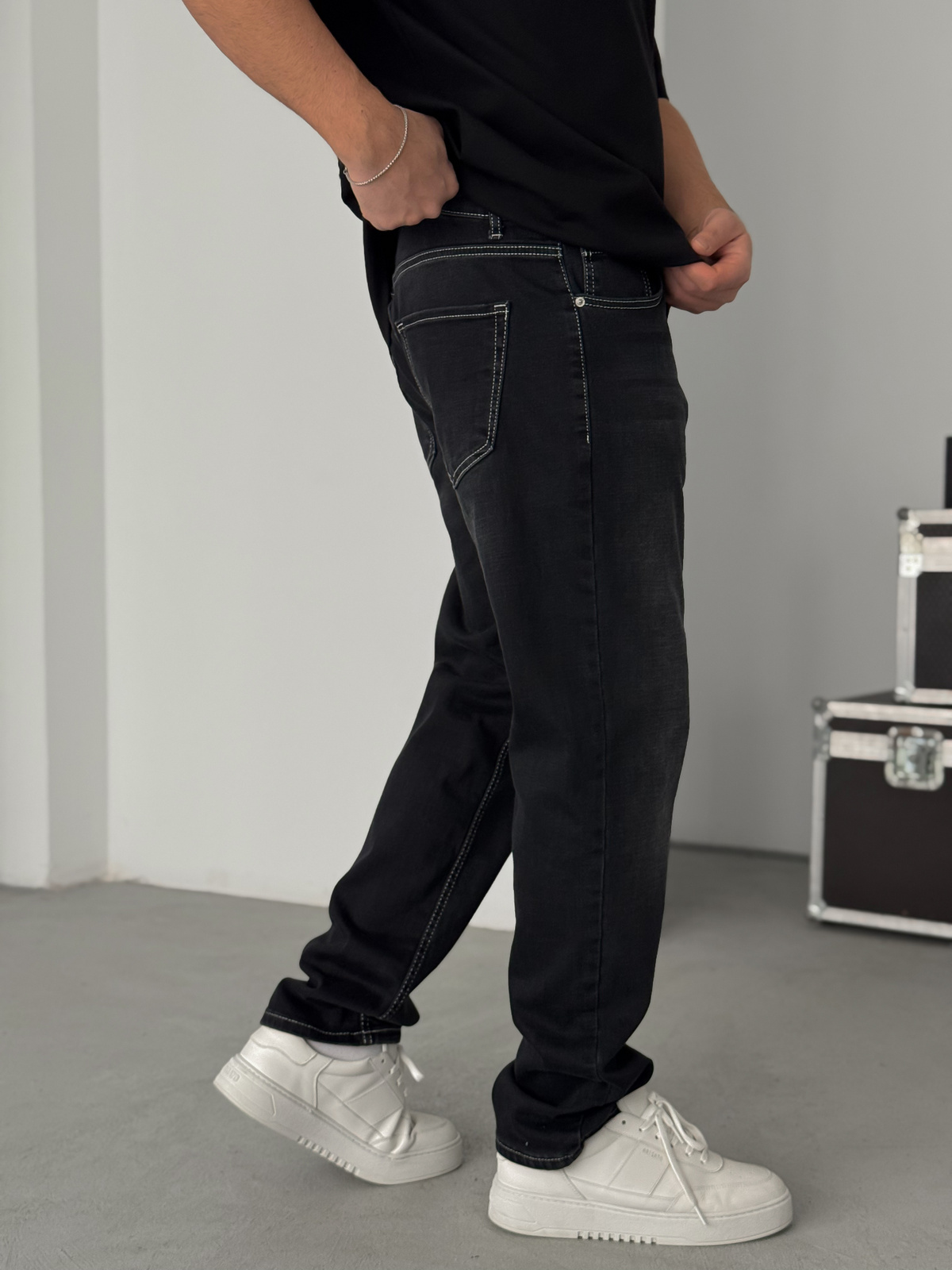 Siyah Dikişli Regular Kalıp Jean KE-1119