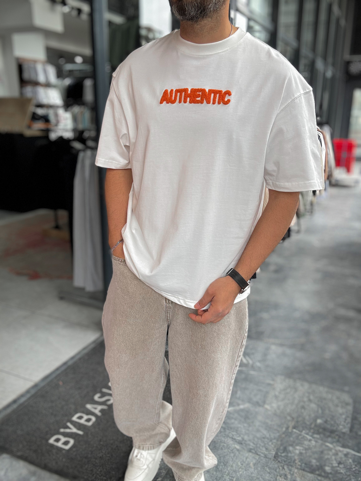 Beyaz Authentic Nakışlı Oversize T-Shirt SW-5079